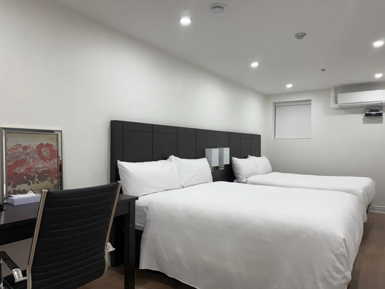 Bed in NU Hotel Toronto Airport