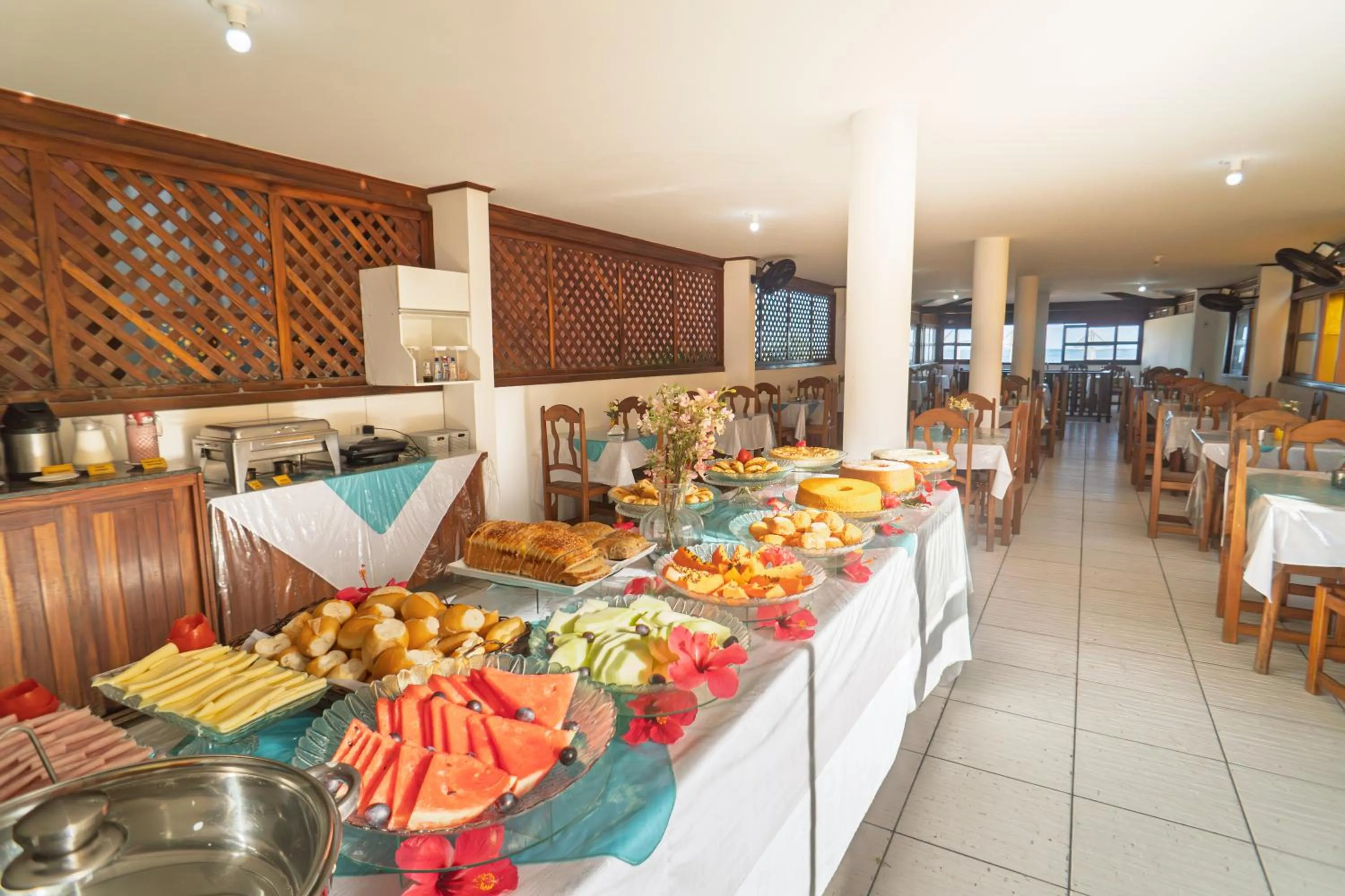 Buffet breakfast in Brisa do Caitá Praia Hotel