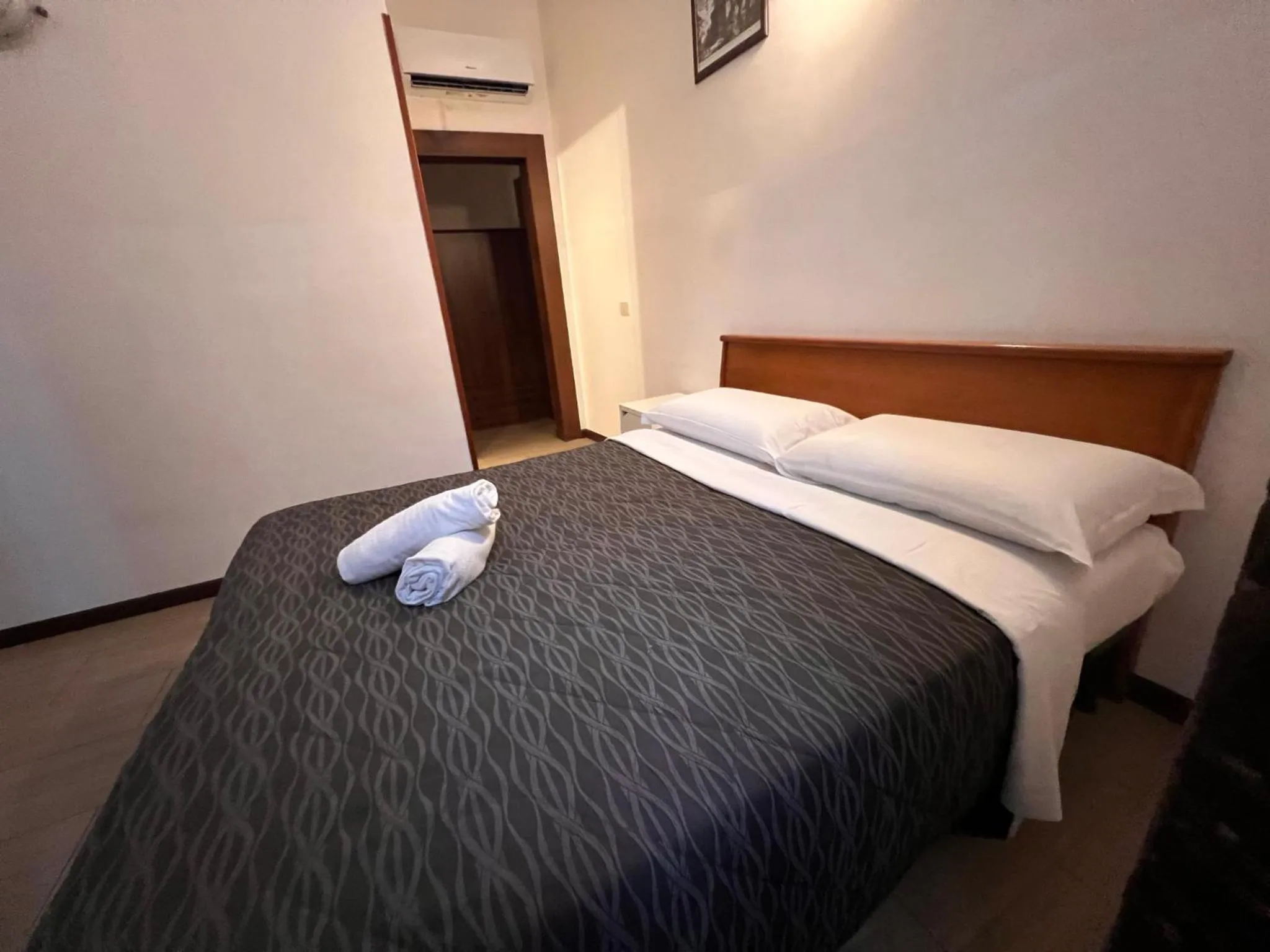 Photo of the whole room, Bed in Booking Inn Settembre 95