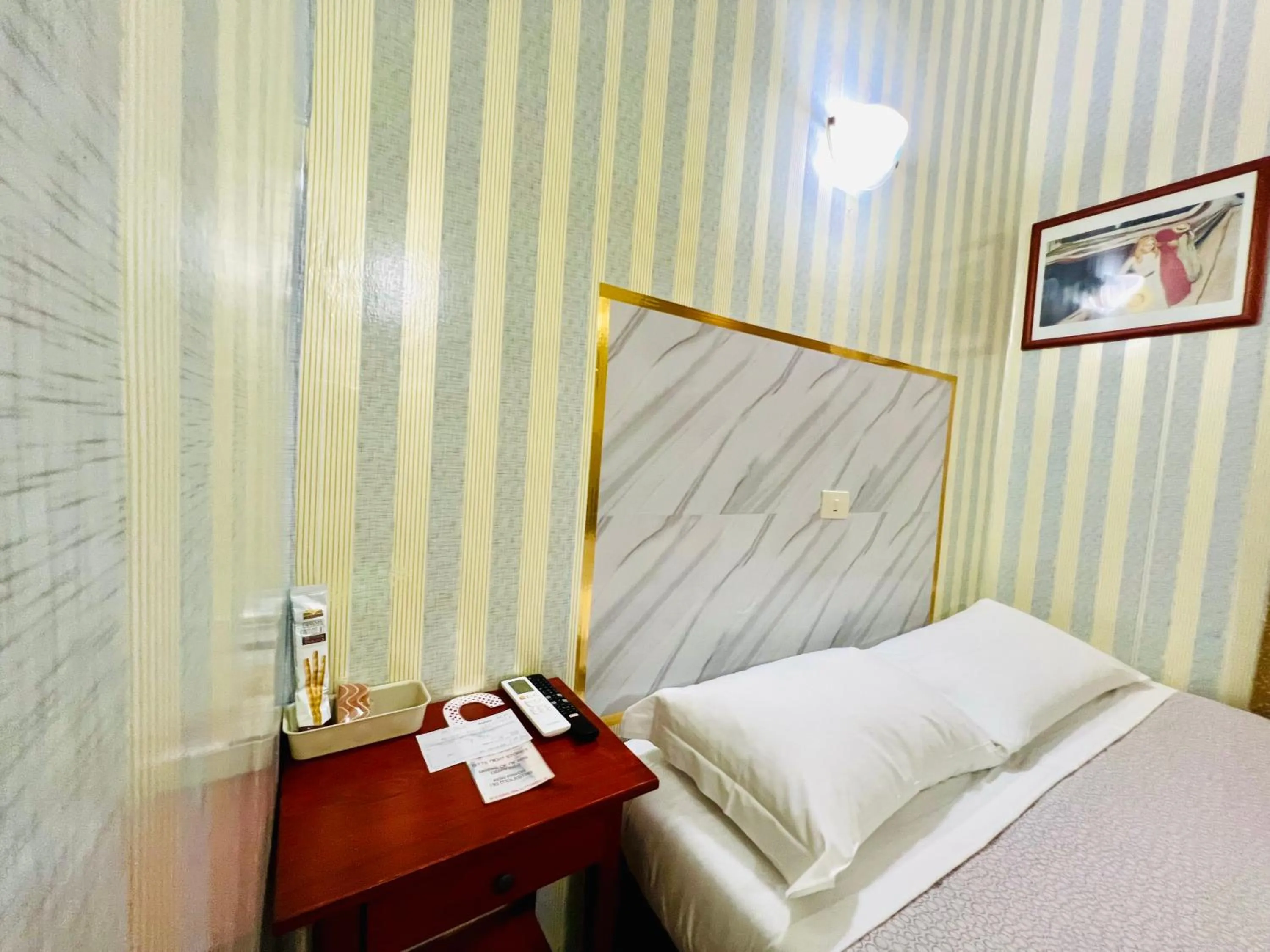 Photo of the whole room, Bed in Booking Inn Settembre 95