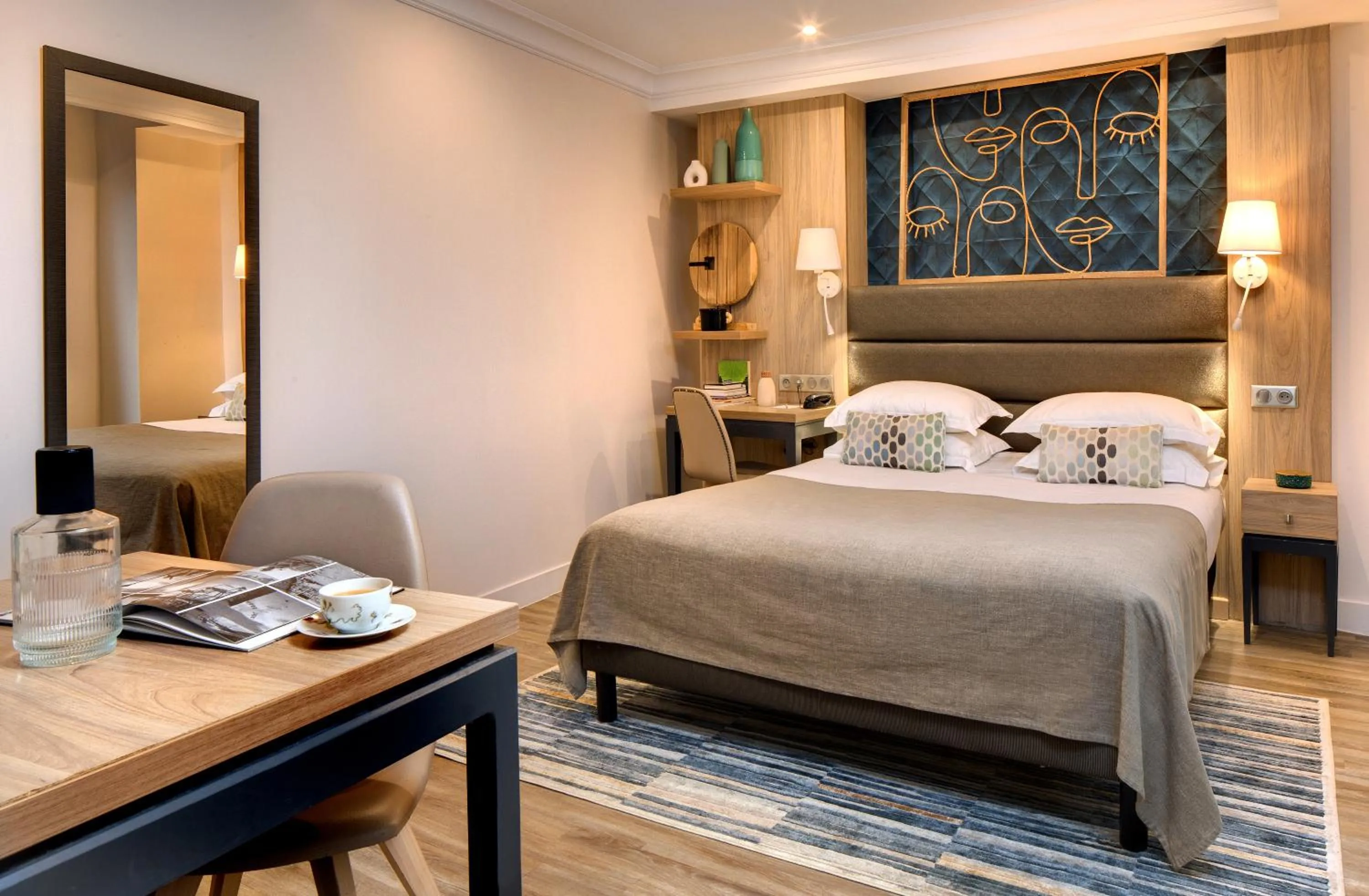 Photo of the whole room, Bed in Serotel Suites Opera