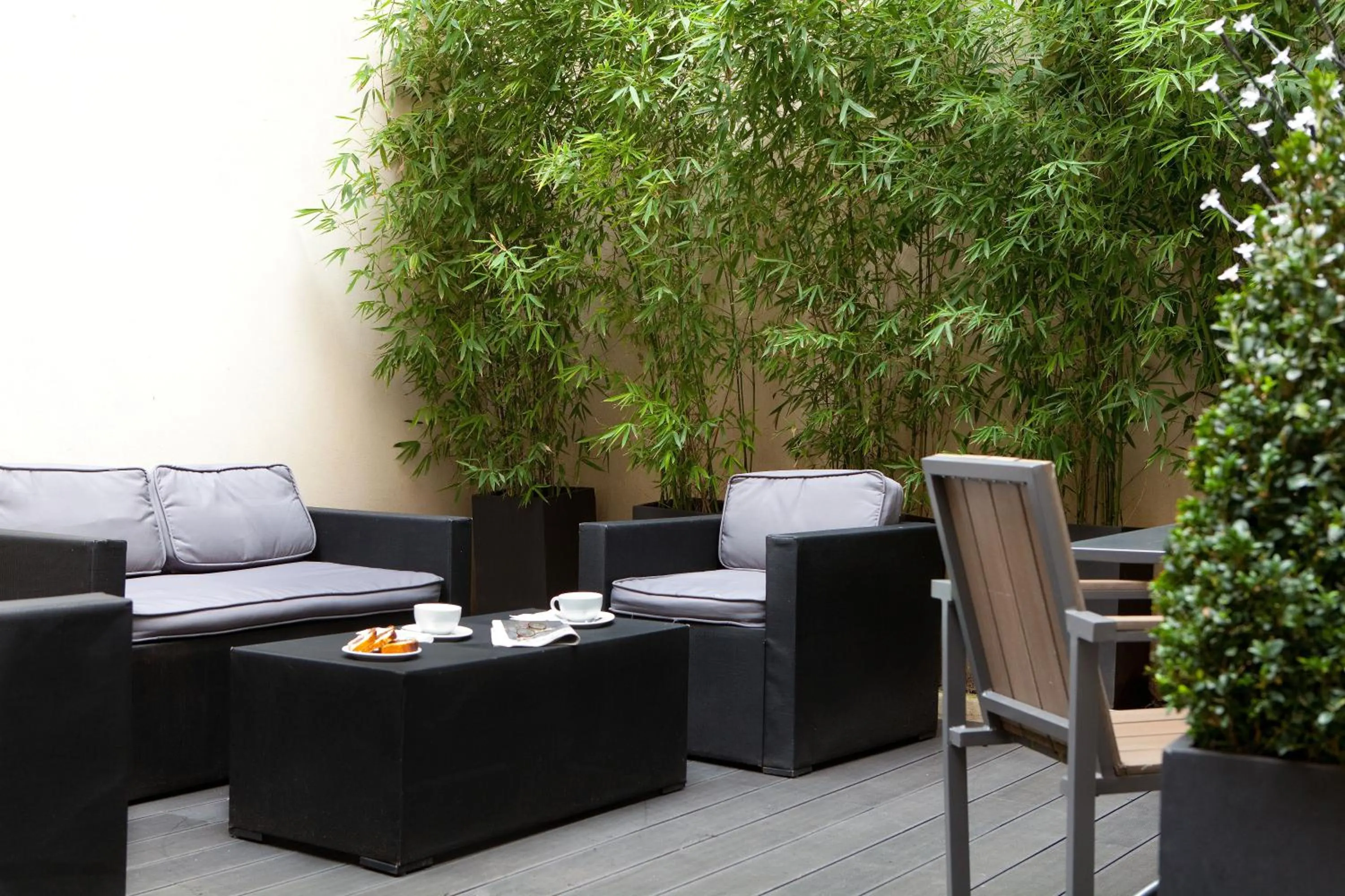 Balcony/Terrace in Serotel Suites Opera