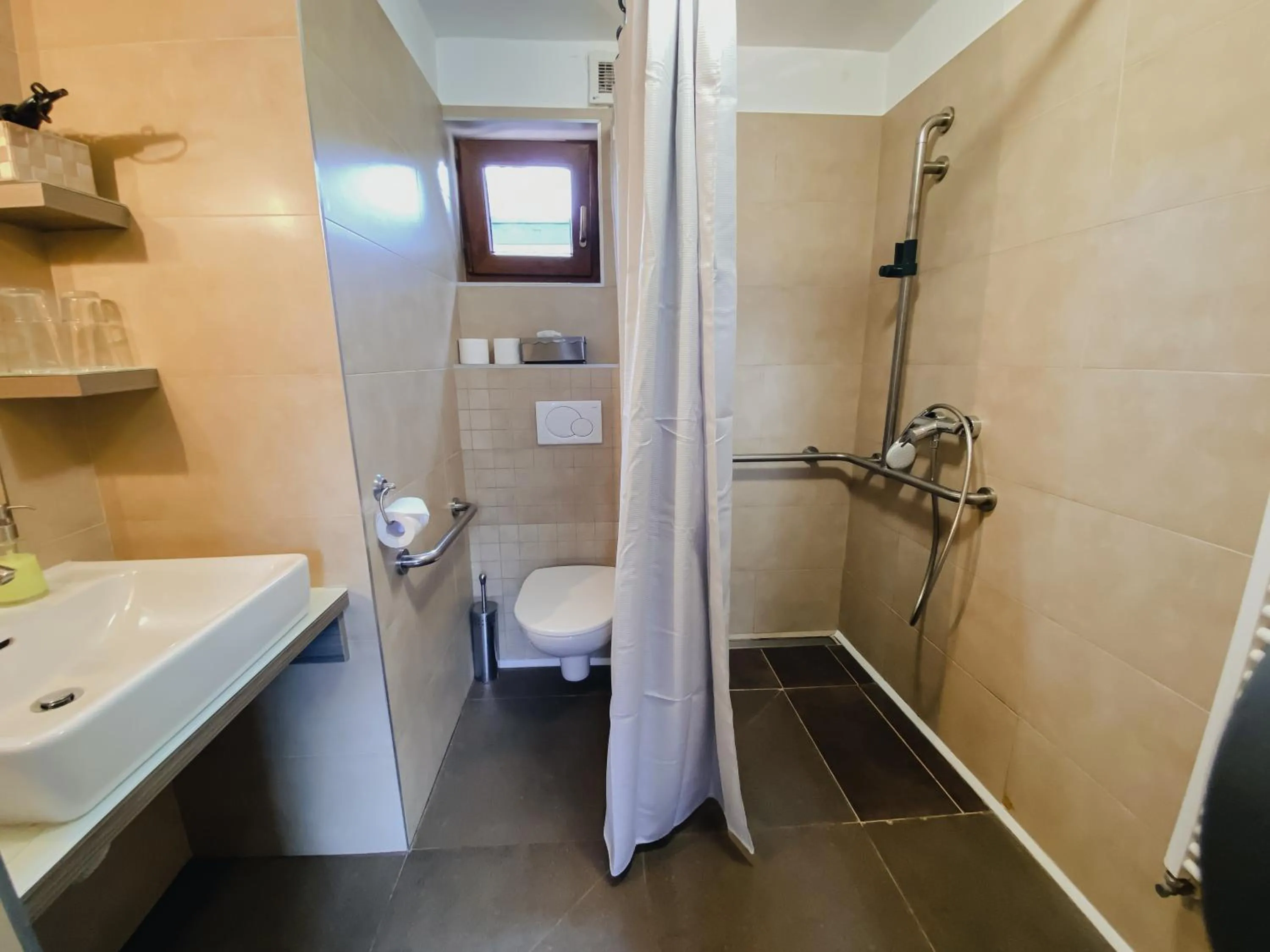 Shower in Royal Mediterran