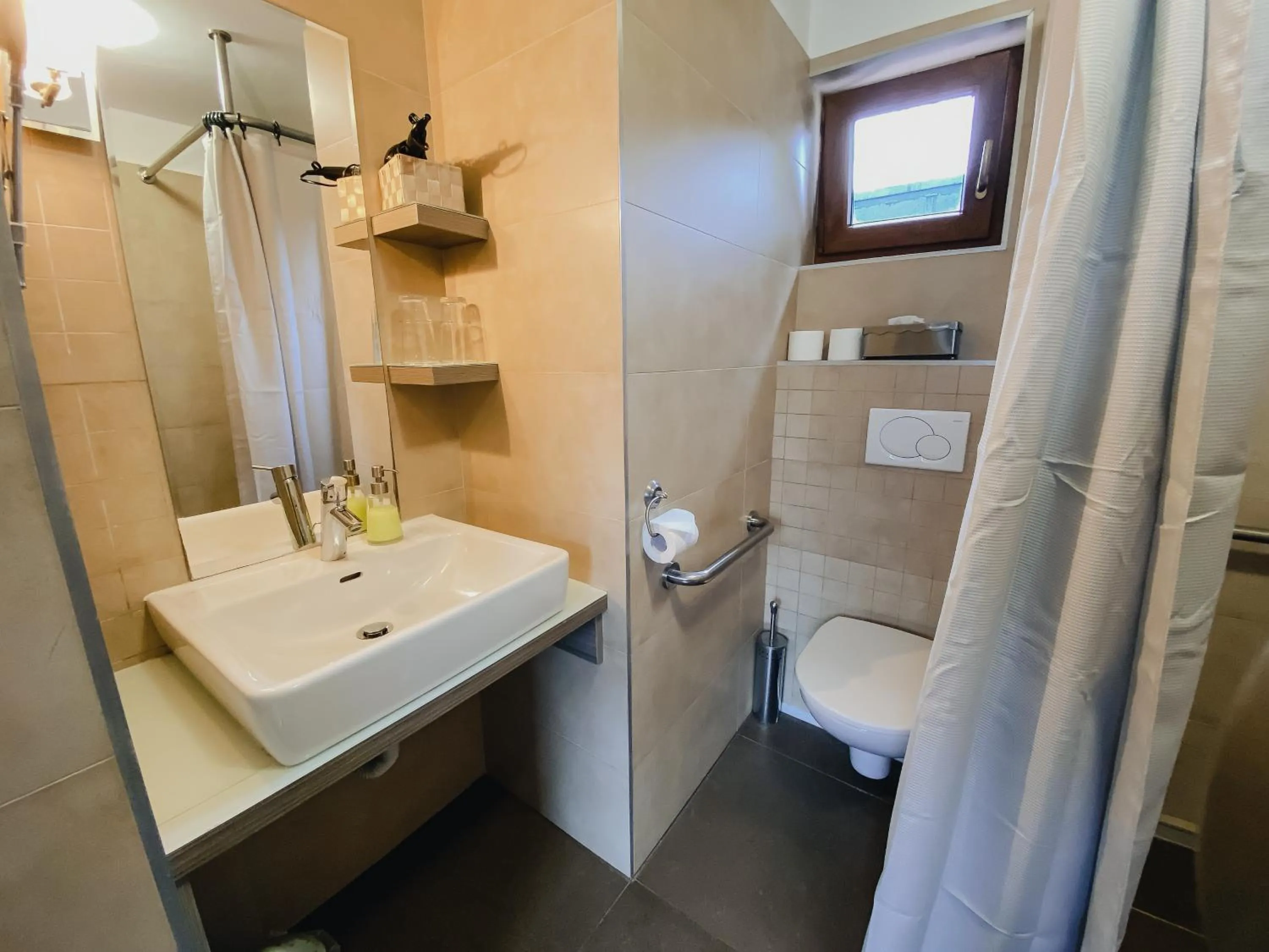 Shower in Royal Mediterran