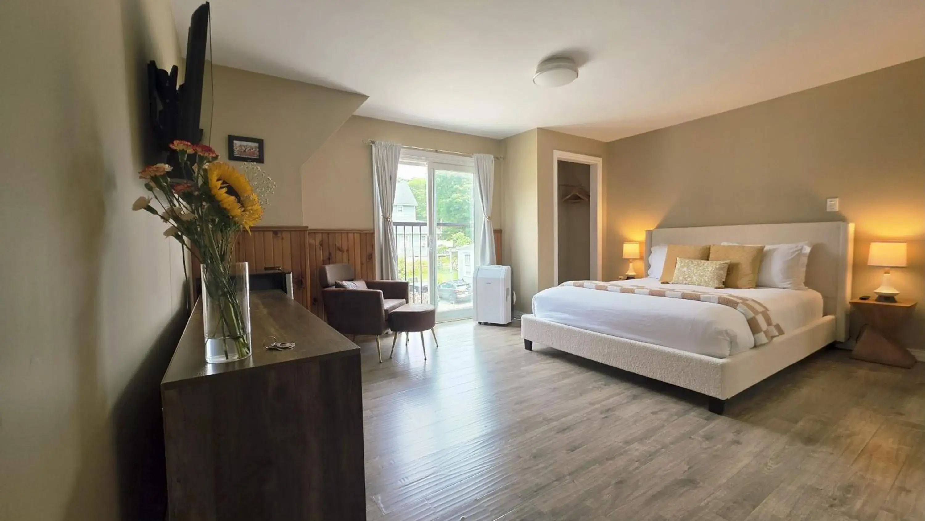 Deluxe Queen Room in Albert's Deluxe Queen Room in Albert's