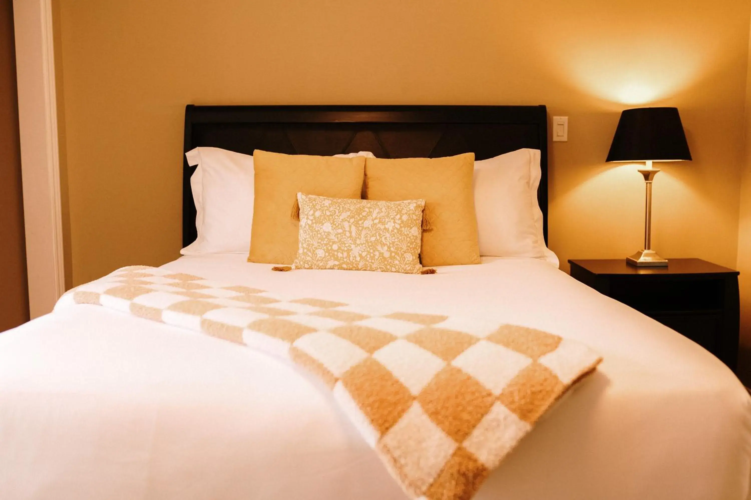 Deluxe Queen Room in Albert's Deluxe Queen Room in Albert's