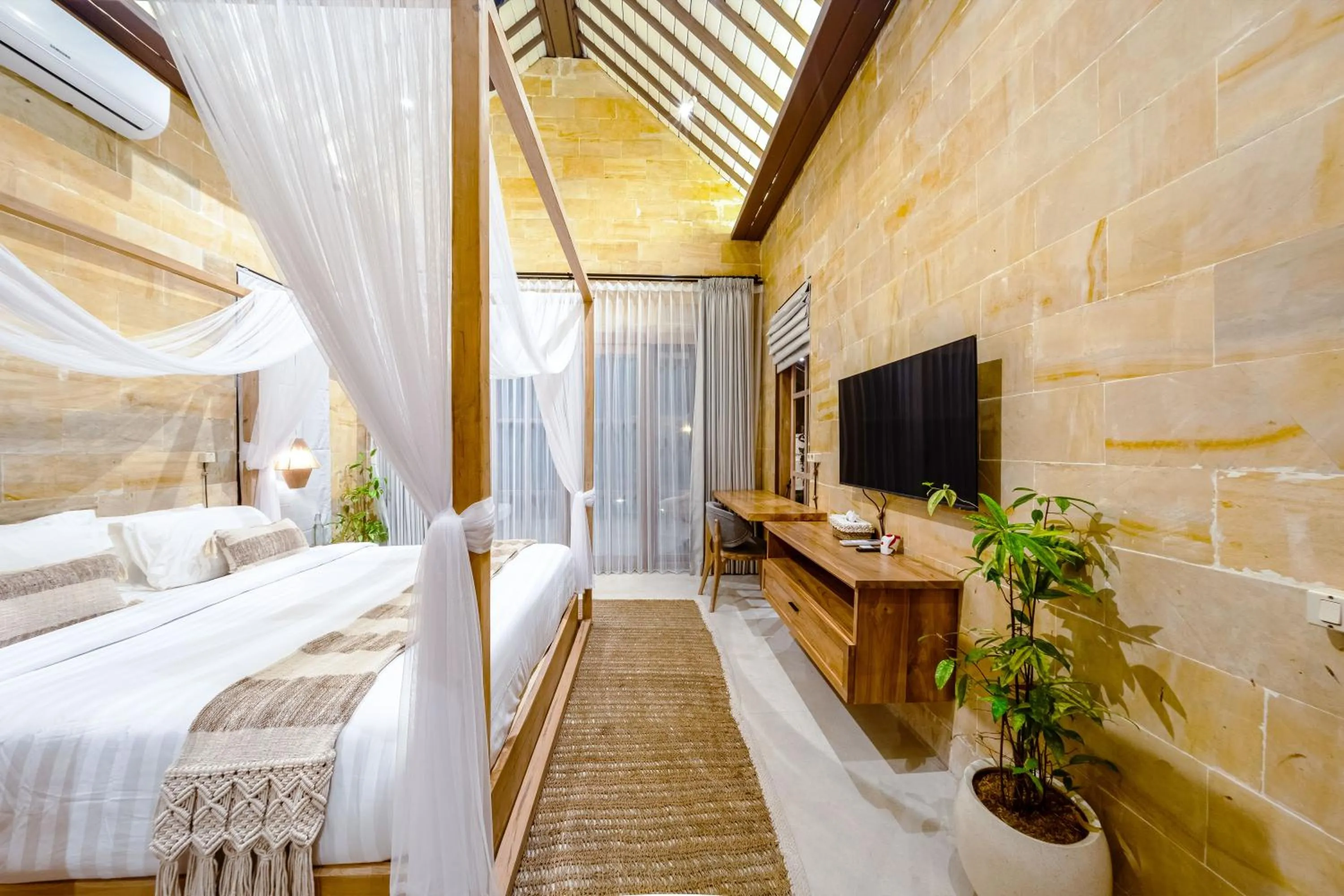 Bed in Nyaman Villas by EVDEkimi - Romantic escape among rice fields with Pool, Terrace - Long stay extras