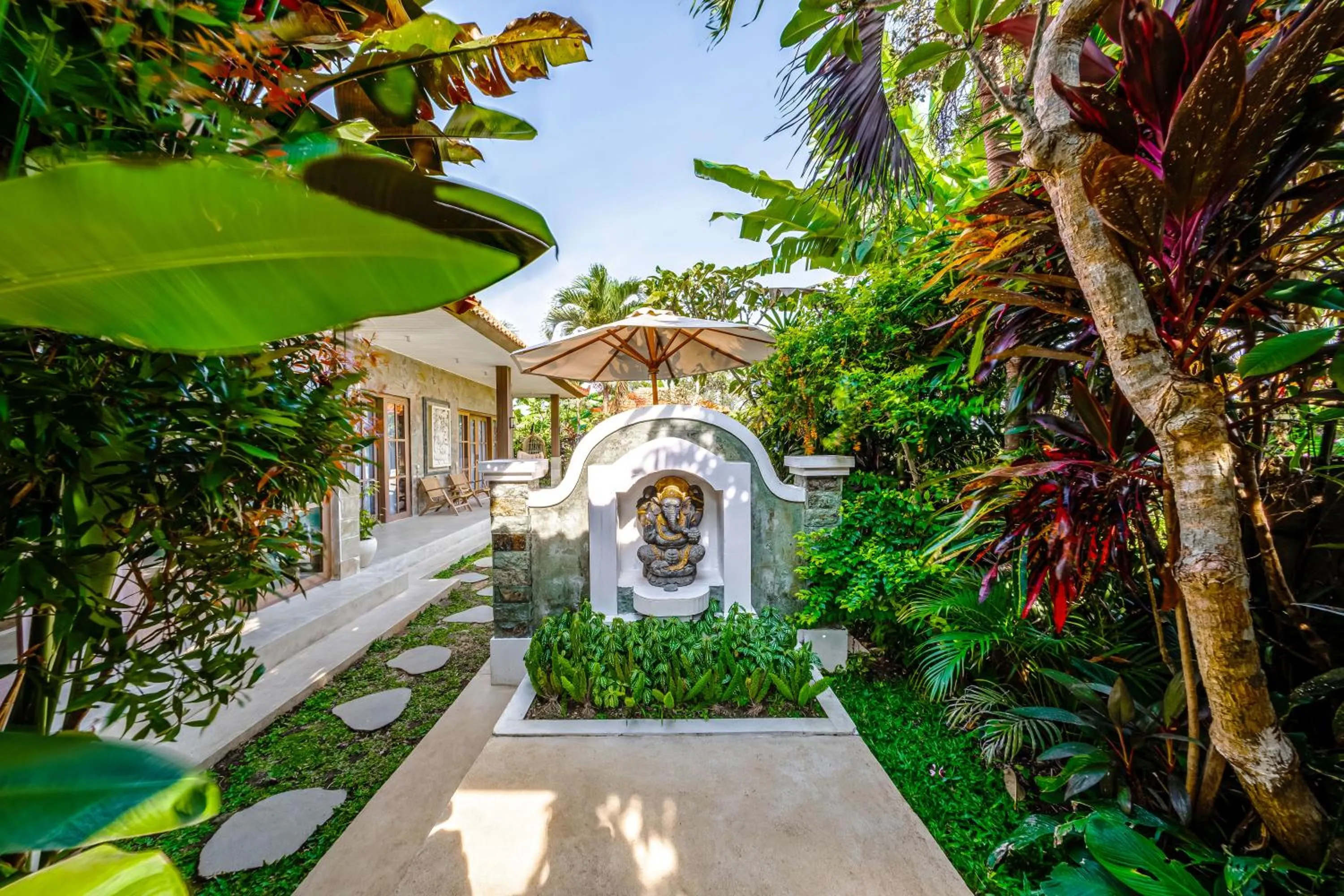 Patio in Nyaman Villas by EVDEkimi - Romantic escape among rice fields with Pool, Terrace - Long stay extras