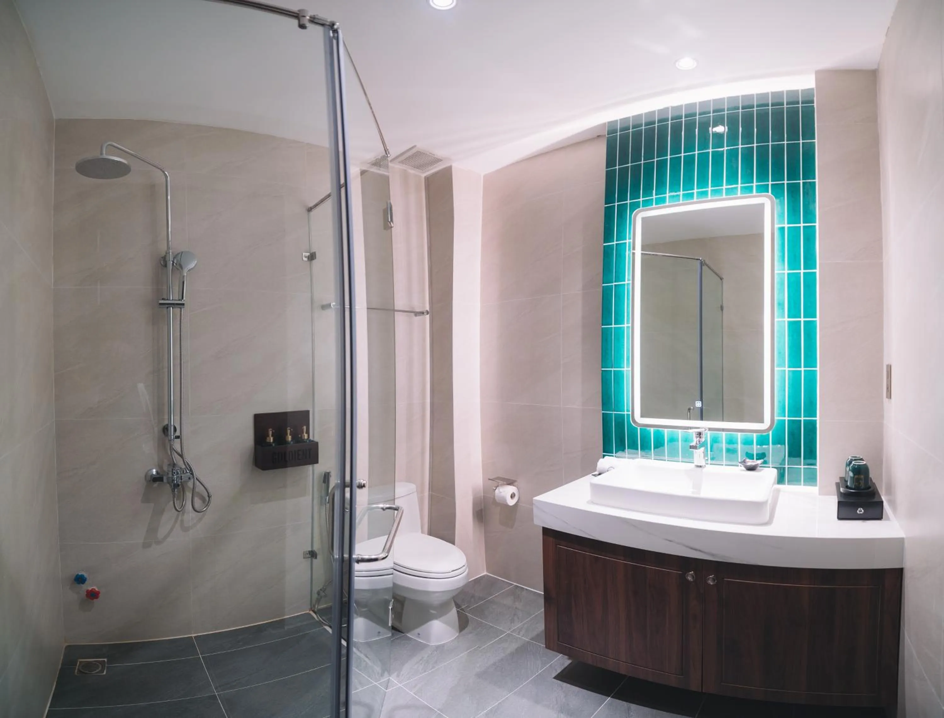 Shower in Goldient Boutique Hotel