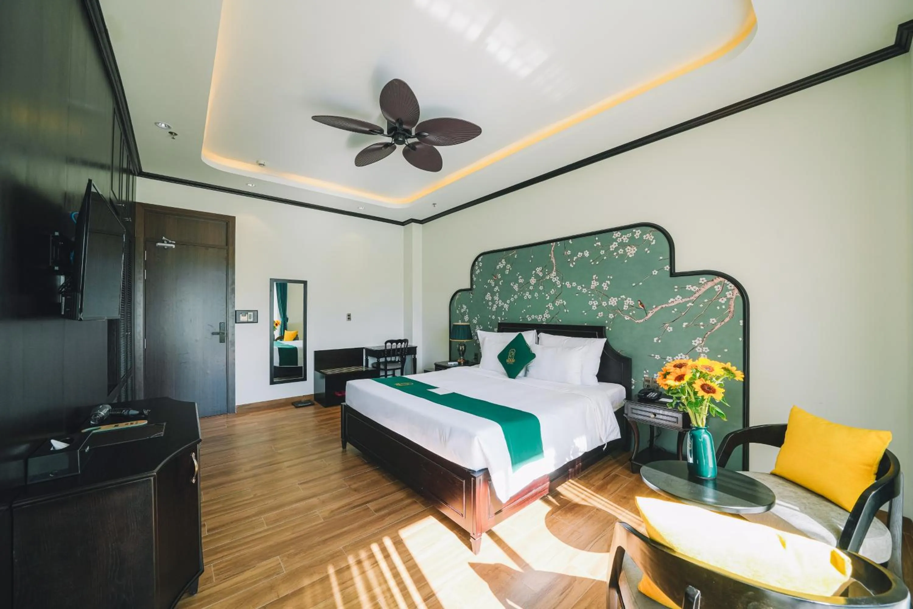 Property building, Bed in Goldient Boutique Hotel