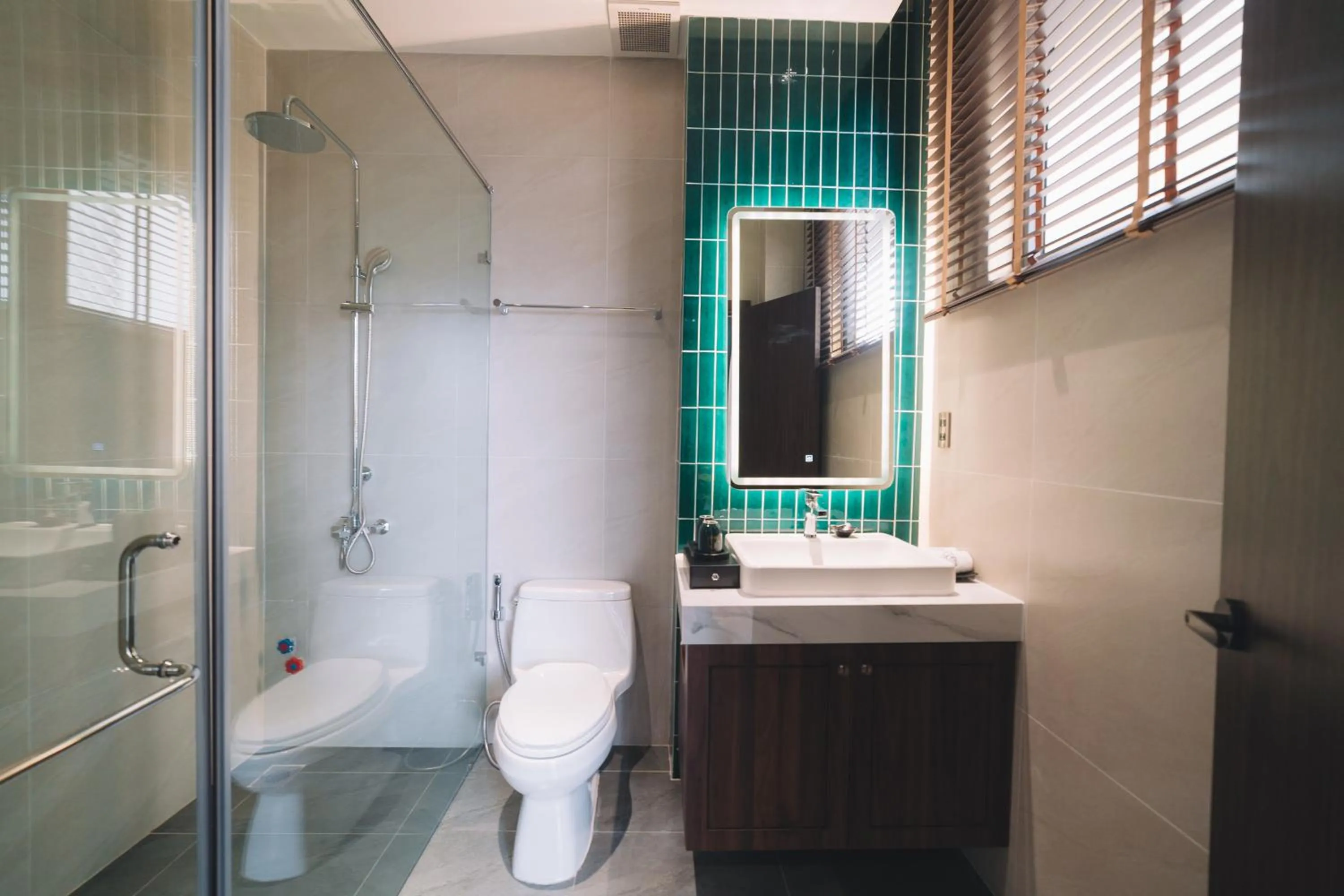 Shower in Goldient Boutique Hotel