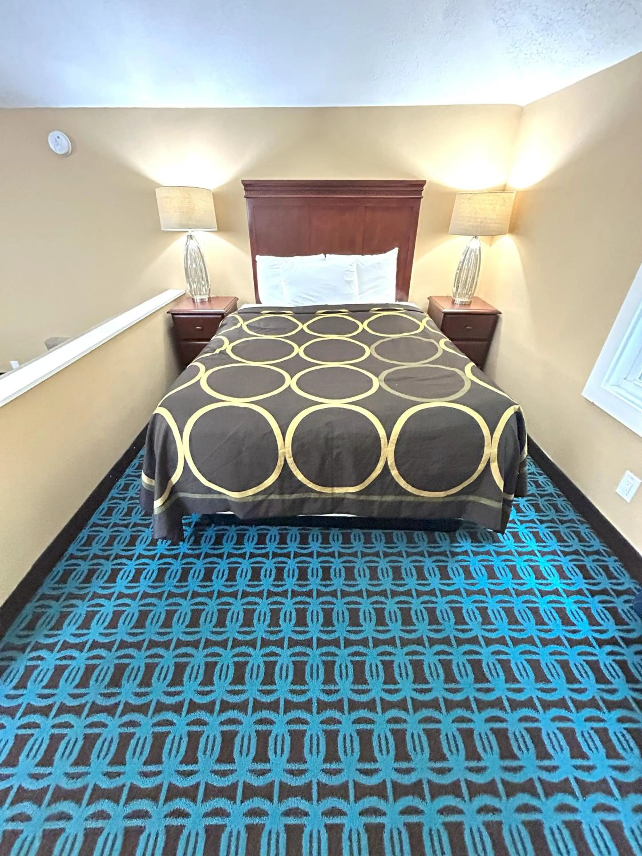 Bed in The Villager Motel