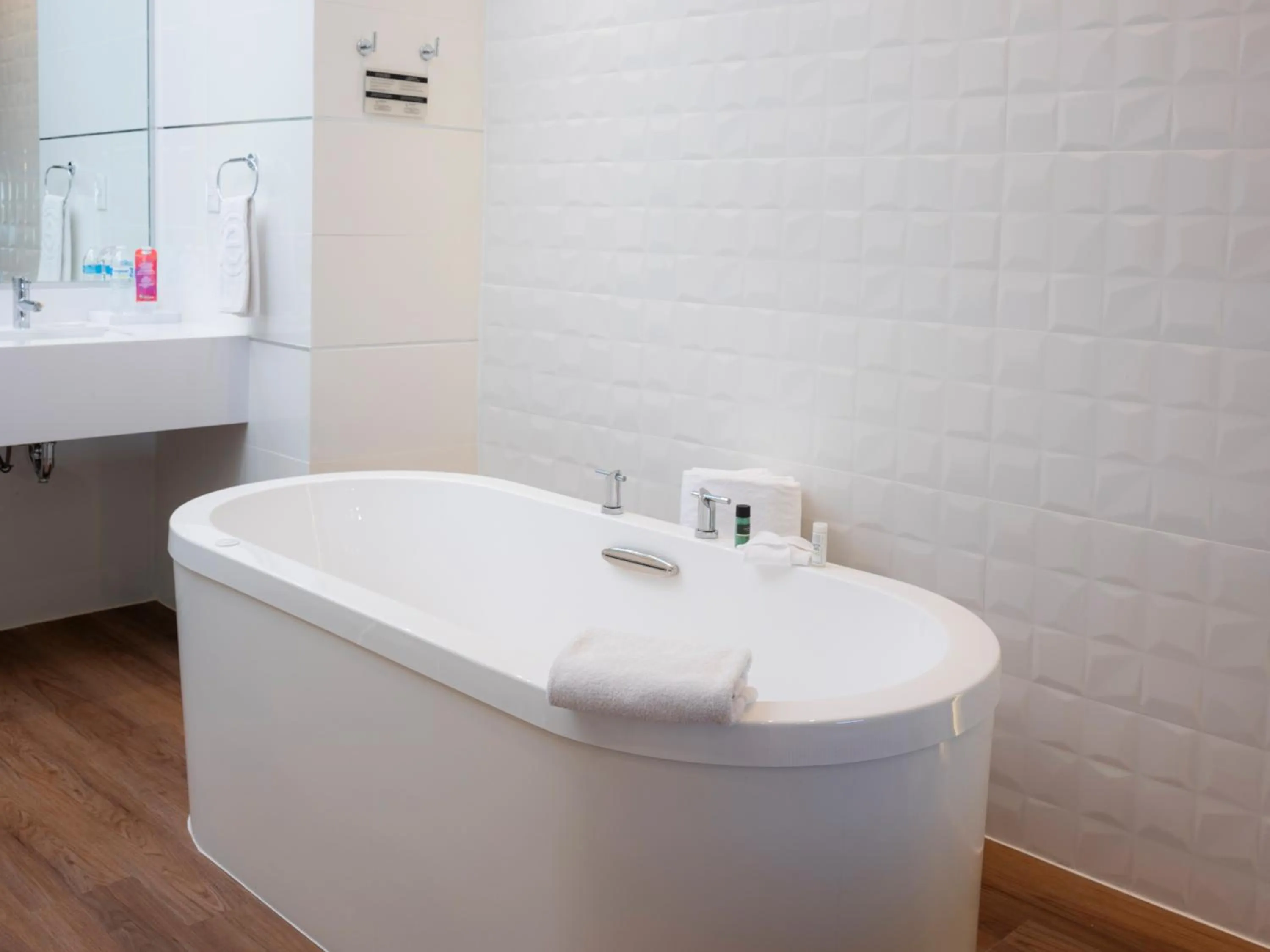 Hot Tub in Ramada Encore by Wyndham Queretaro