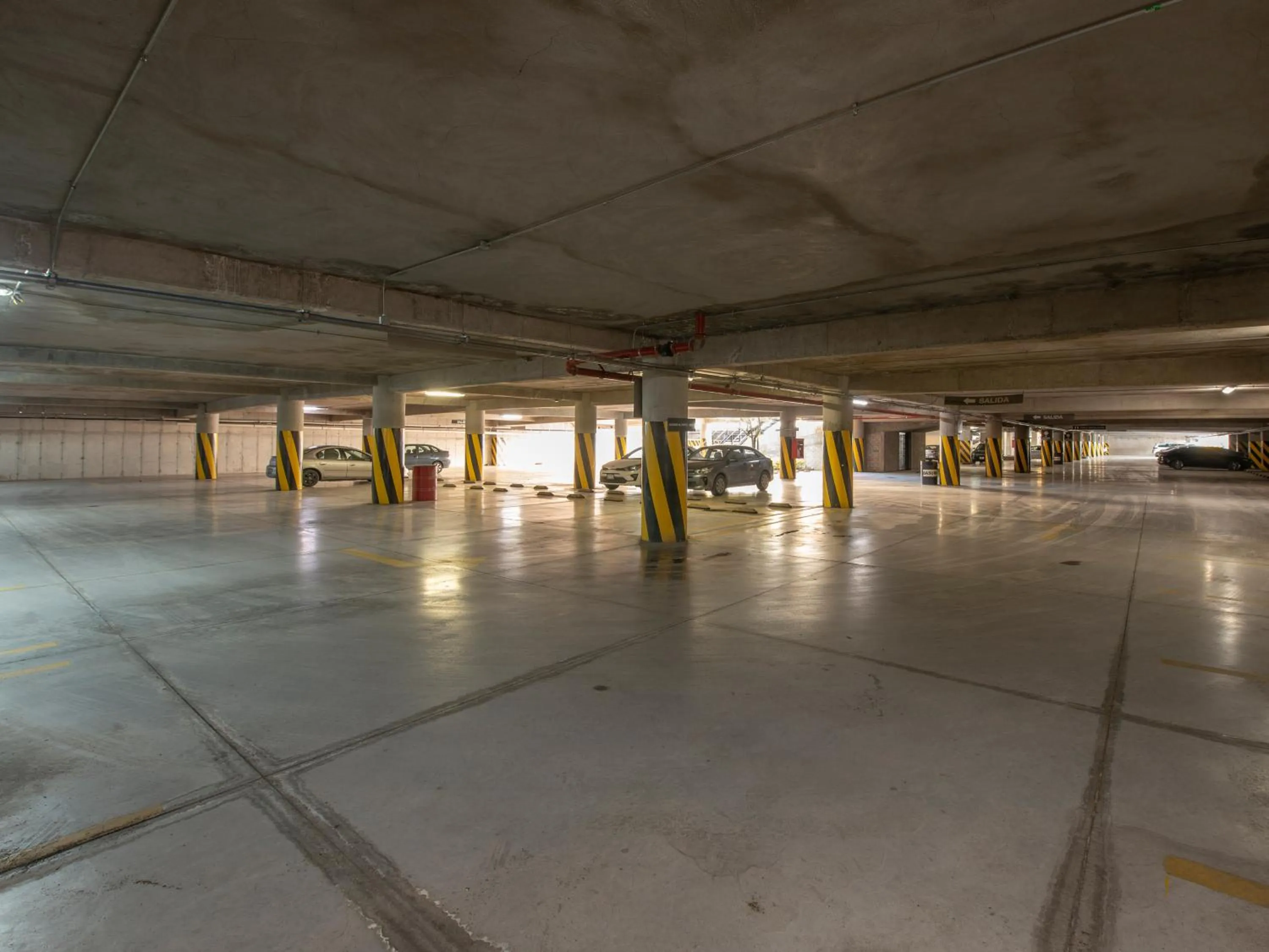 Parking in Ramada Encore by Wyndham Queretaro