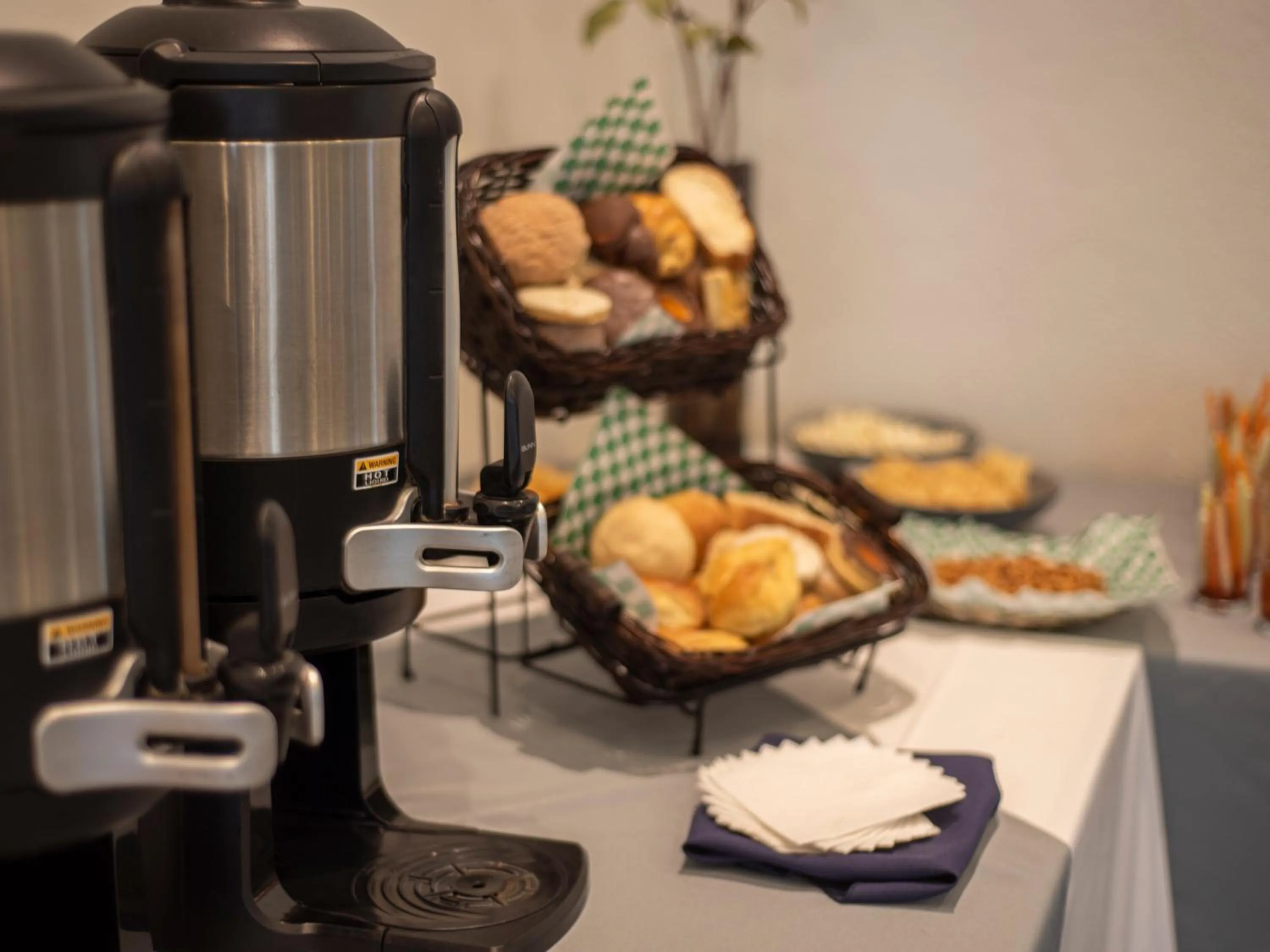 Coffee/tea facilities in Ramada Encore by Wyndham Queretaro