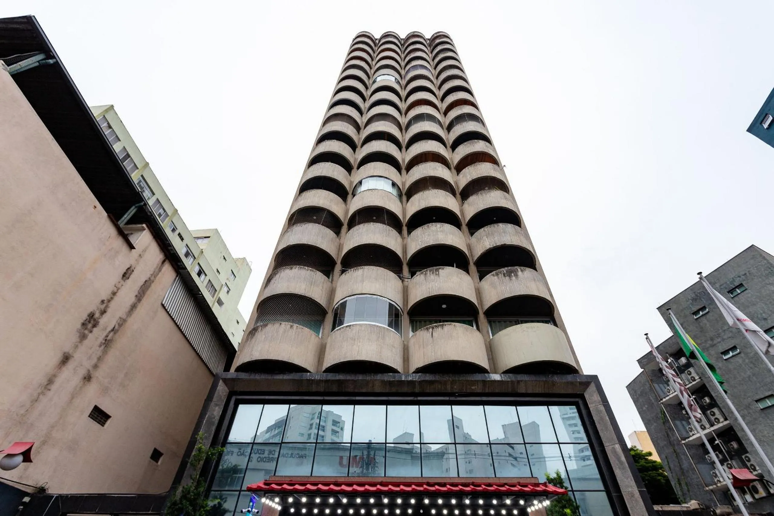 Facade/entrance in Impecável c/ Garagem prox metrô hospitais e mto +!