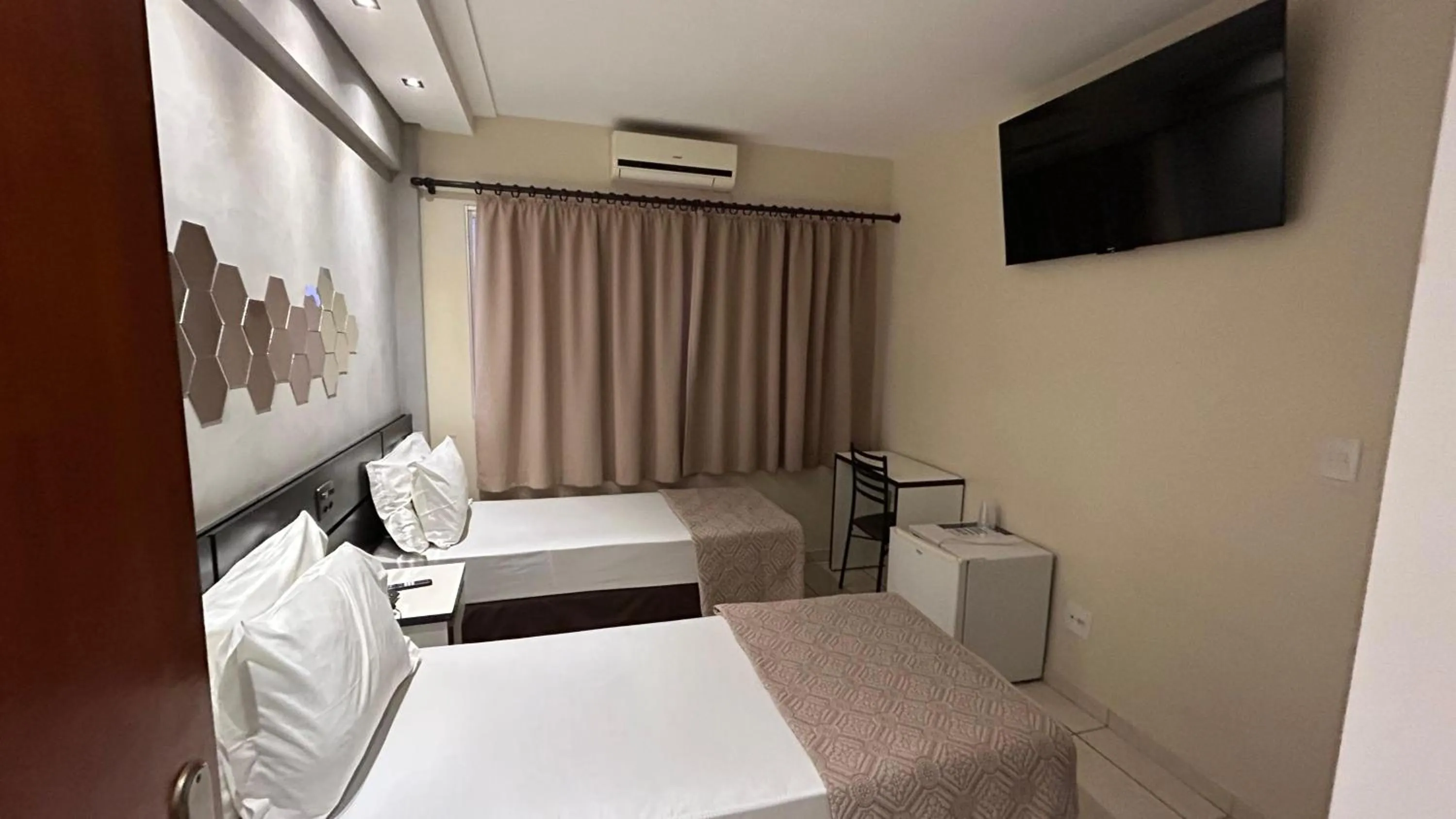 Bedroom, Bed in Havana Palace Hotel II