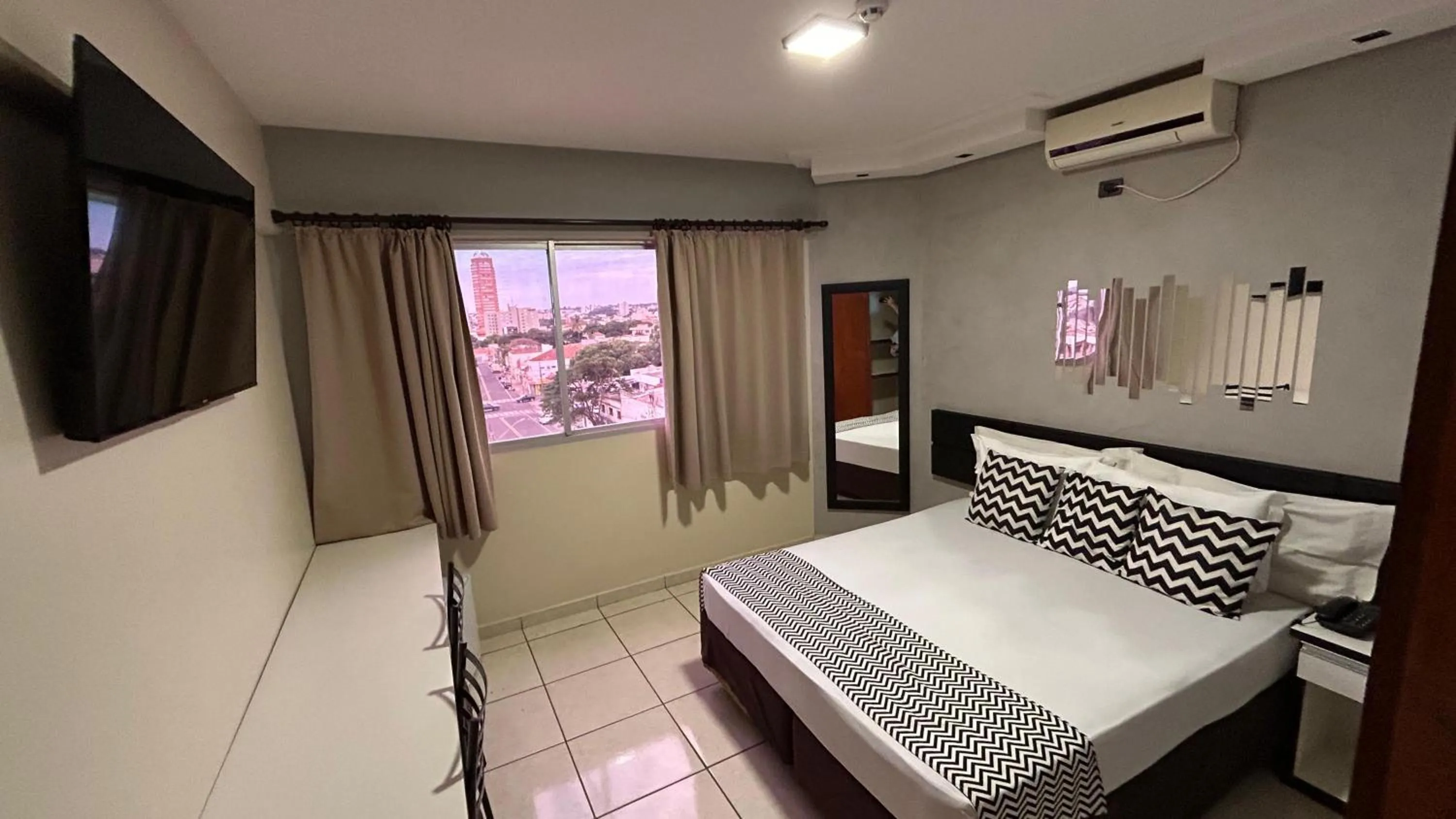 Bedroom, Bed in Havana Palace Hotel II