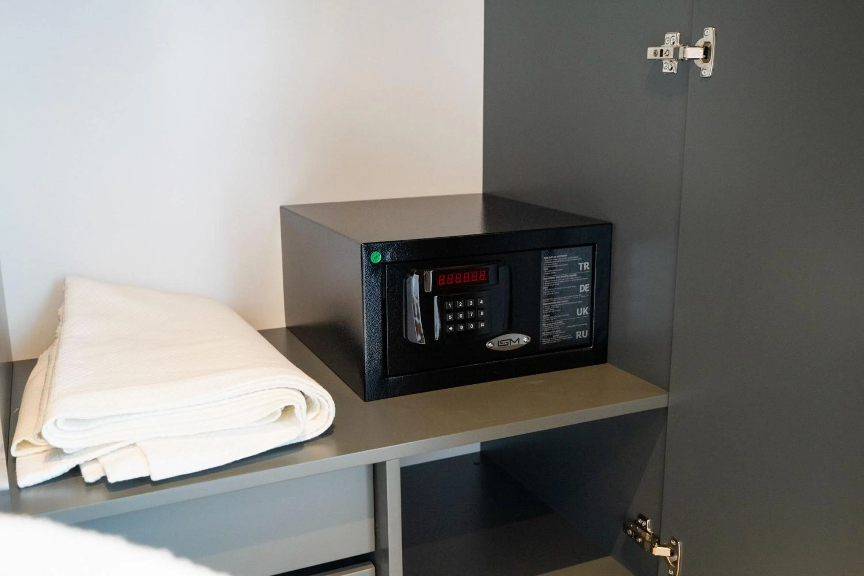 safe in La Miel Şile