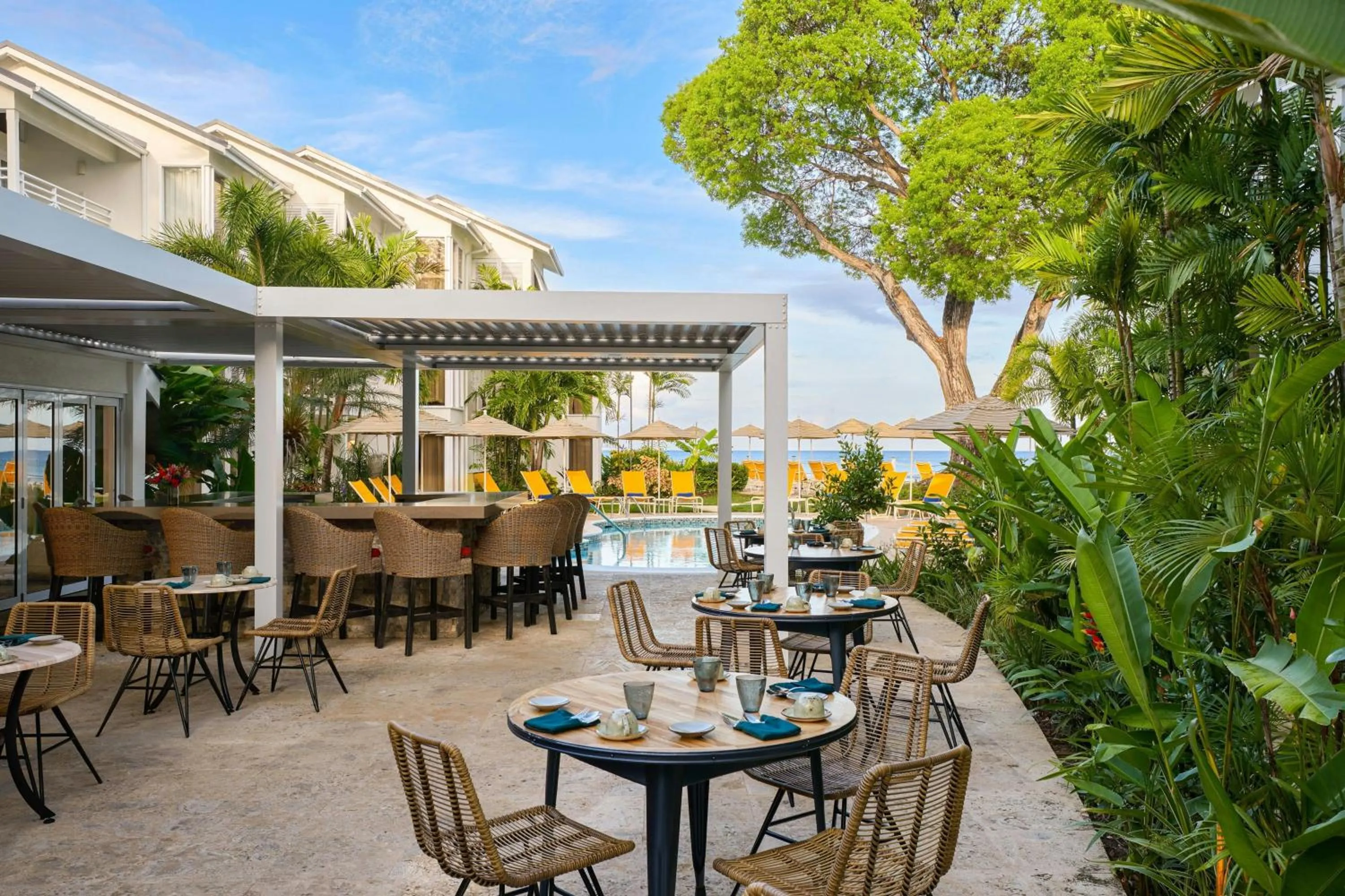 Lounge or bar in Treasure Beach Art Hotel, An Autograph Collection All-Inclusive Resort