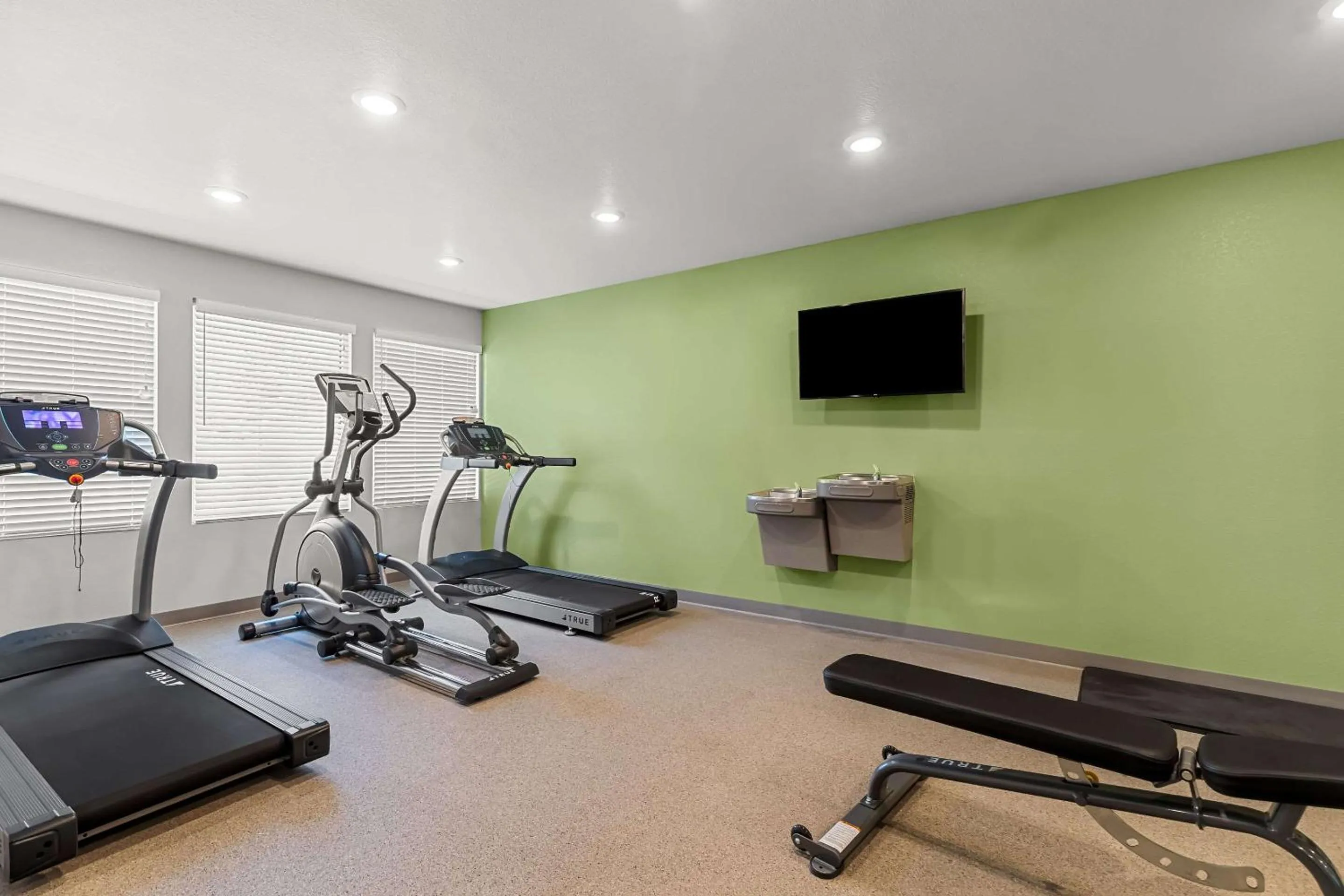 Fitness centre/facilities in WoodSpring Suites Corona