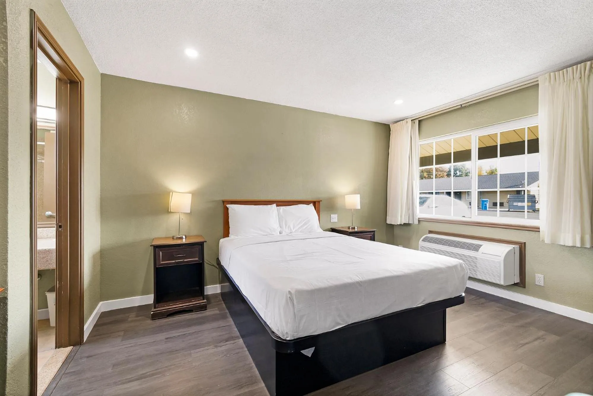 Bed in Safari Inn - Chico