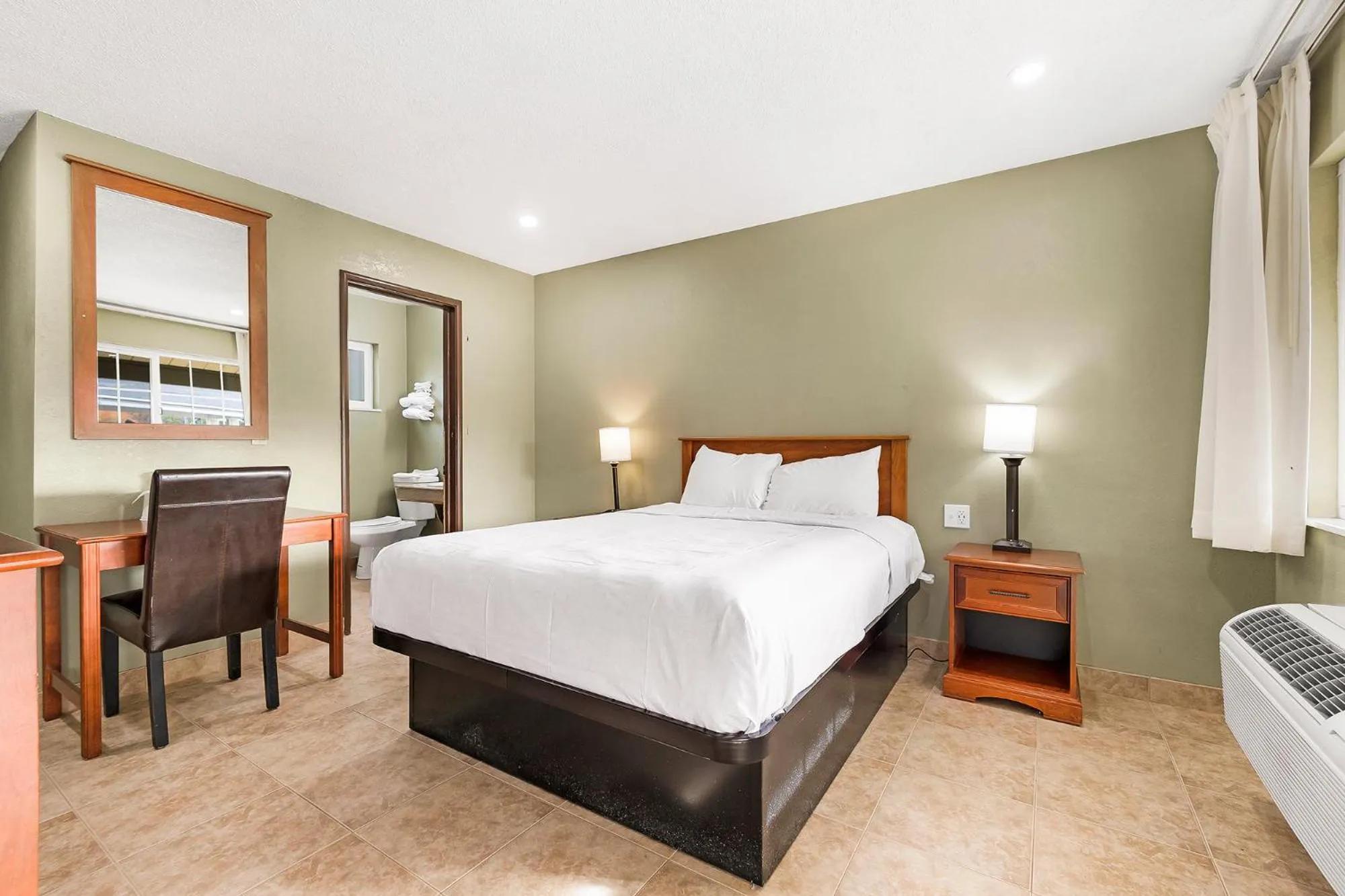 Bed in Safari Inn - Chico