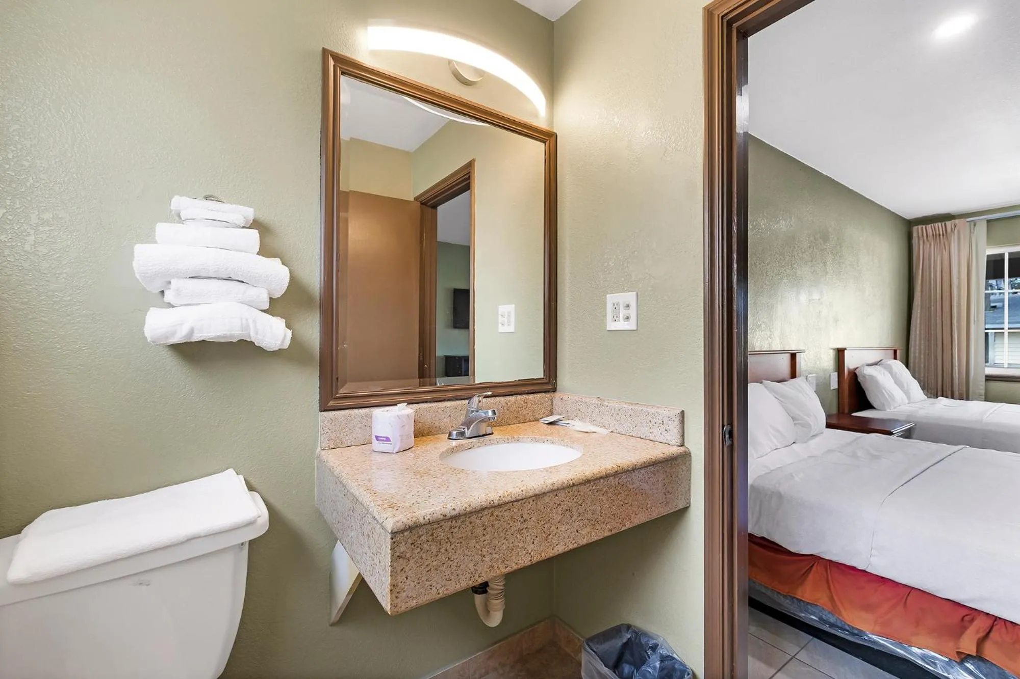 Bed in Safari Inn - Chico