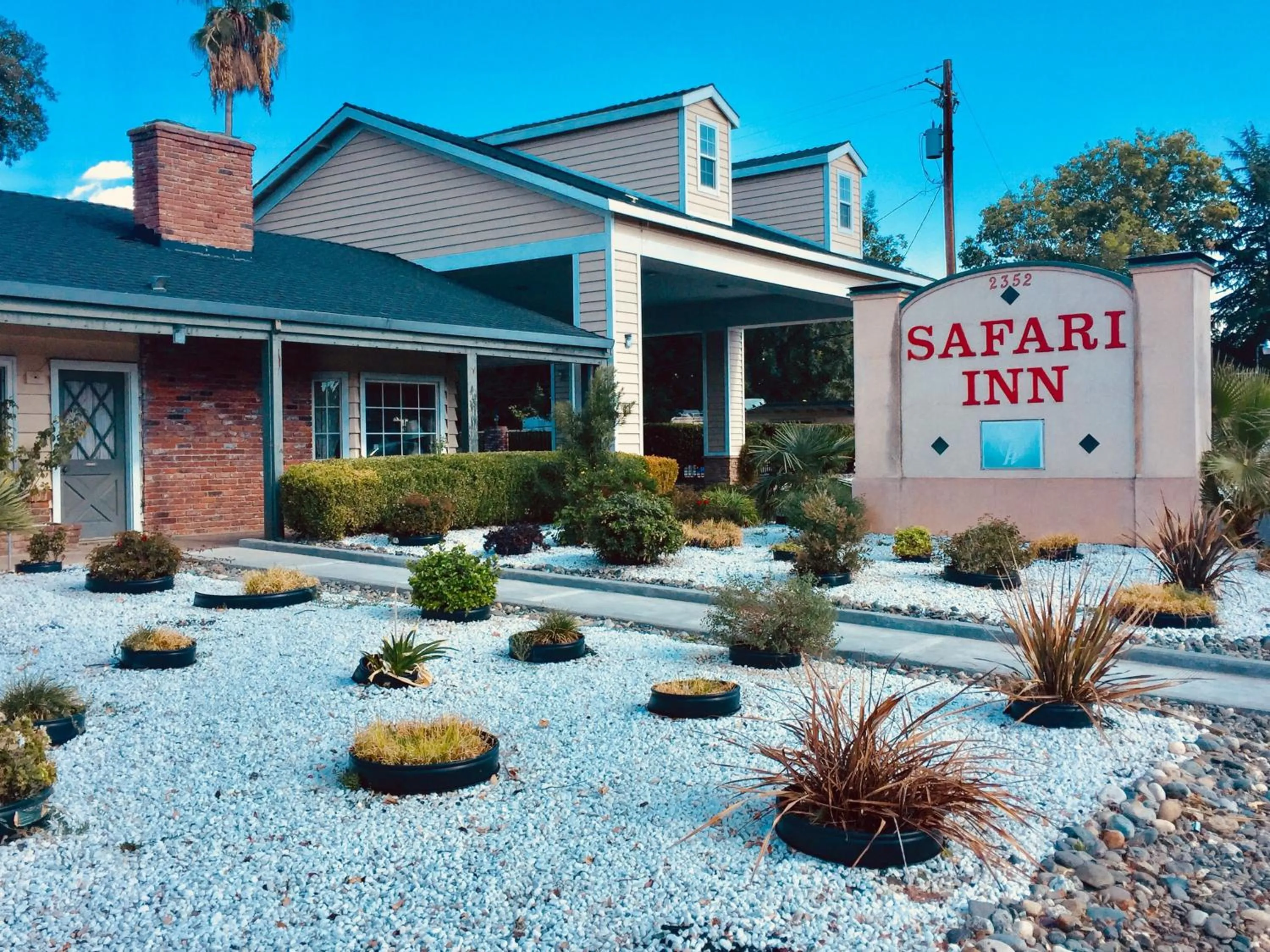 Property building in Safari Inn - Chico