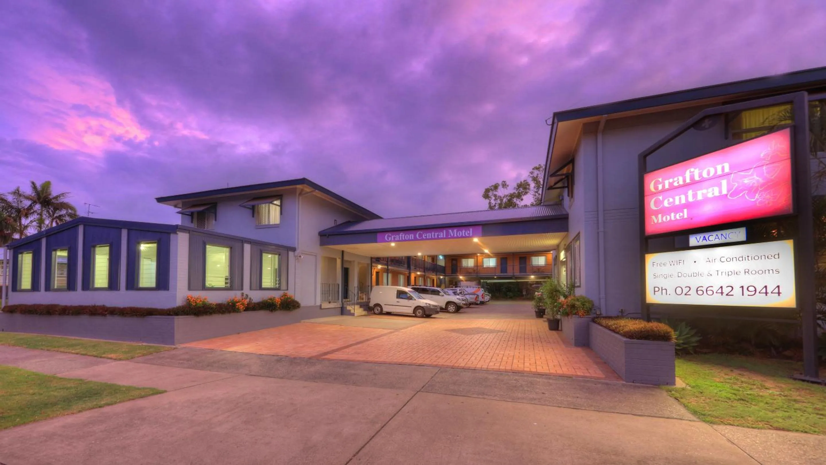 Property building in Grafton Central Motel