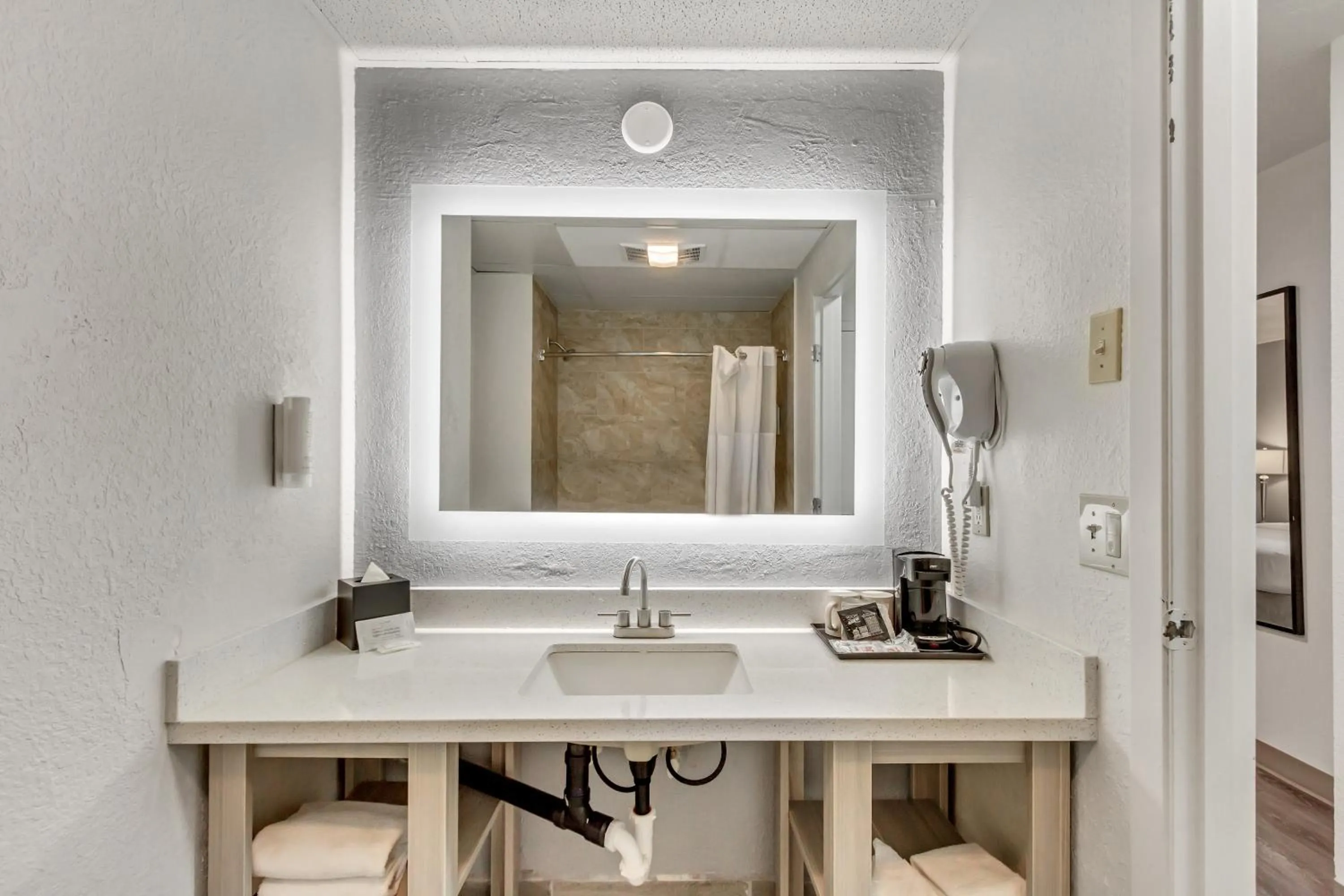 Bathroom in Suburban Studios Salt Lake City Airport