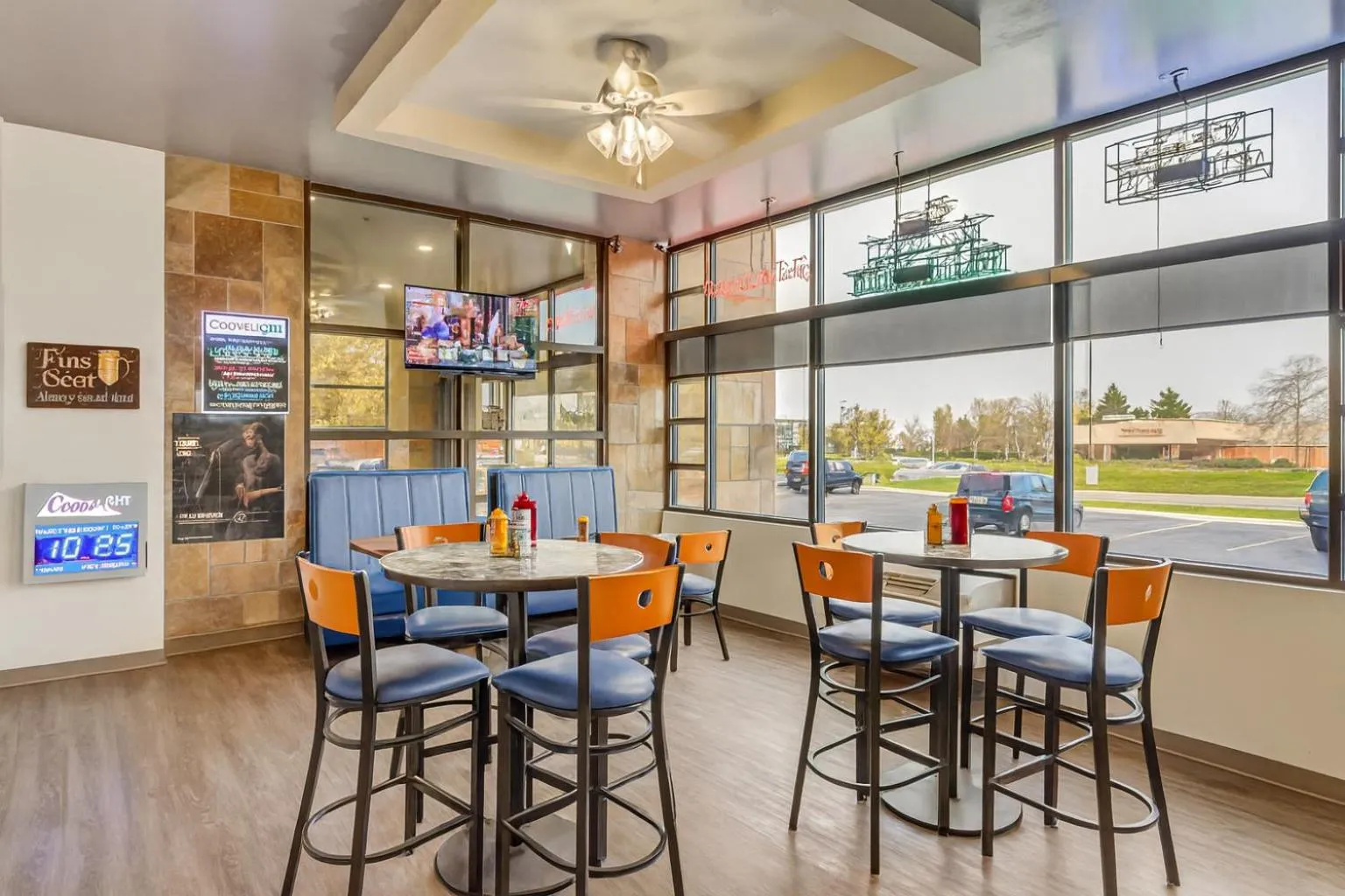 Restaurant/places to eat in Suburban Studios Salt Lake City Airport