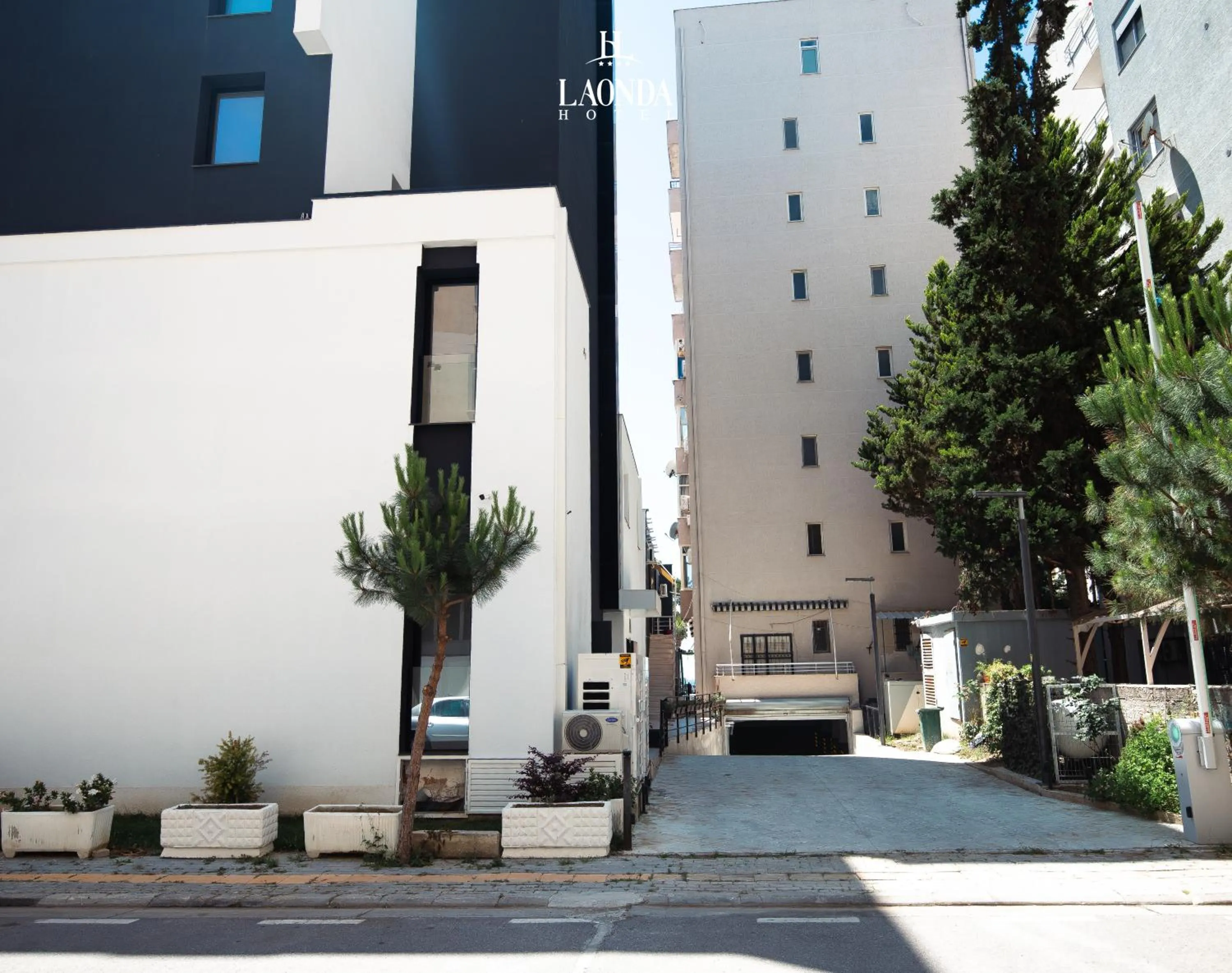 Parking in La Onda Hotel Durres