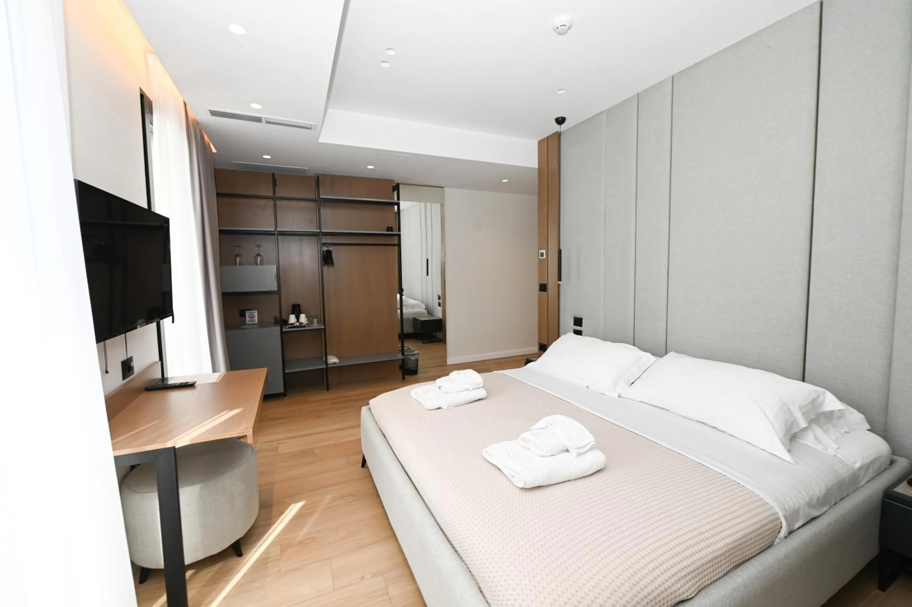 Bedroom, Bed in La Onda Hotel Durres