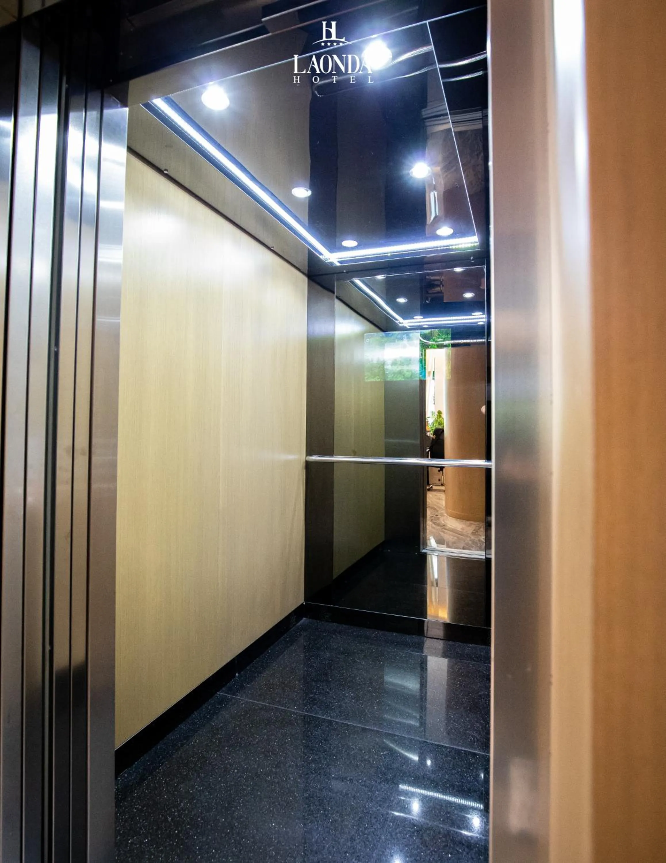 elevator in La Onda Hotel Durres