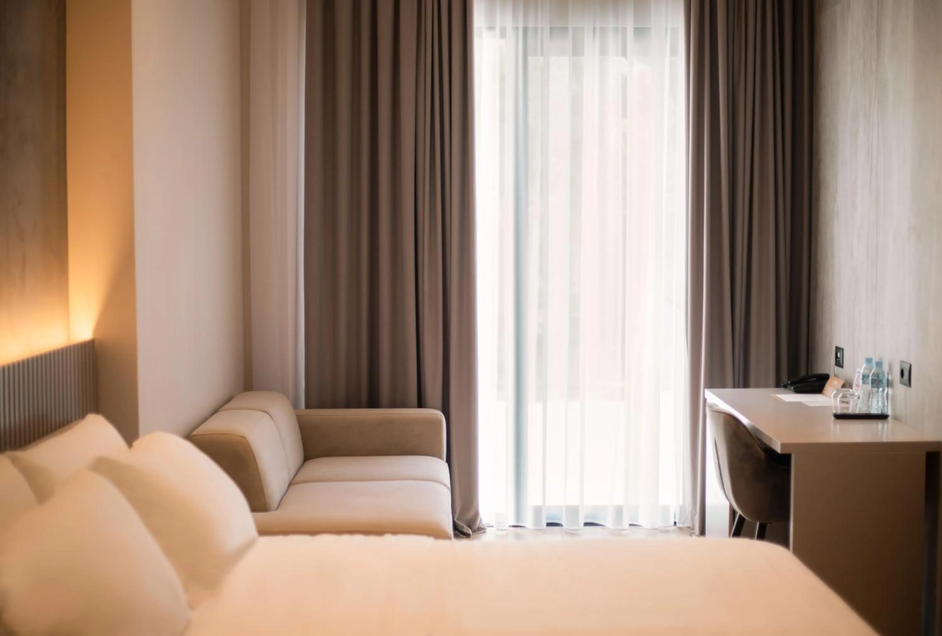 Photo of the whole room, Bed in La Onda Hotel Durres