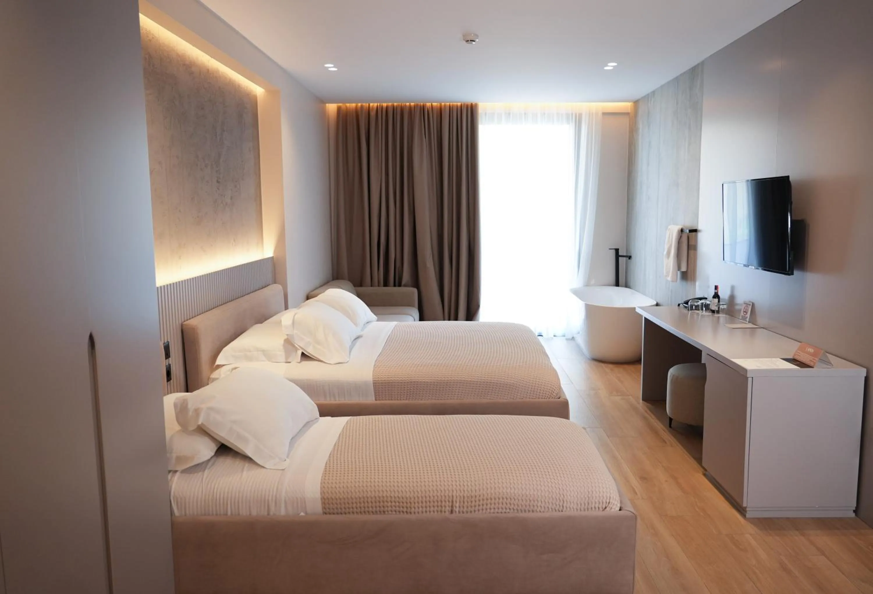 Photo of the whole room, Bed in La Onda Hotel Durres