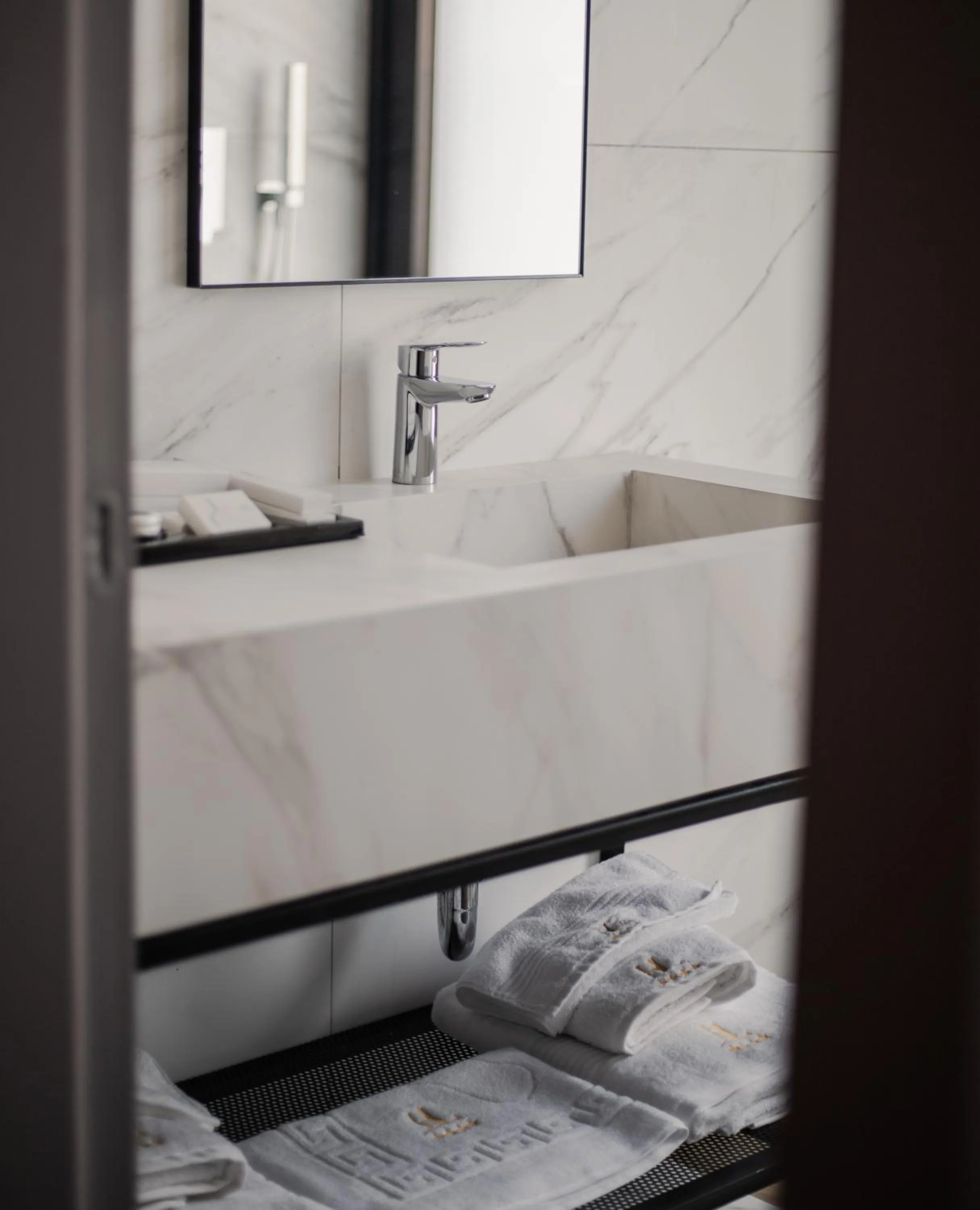 Bathroom, Bed in La Onda Hotel Durres