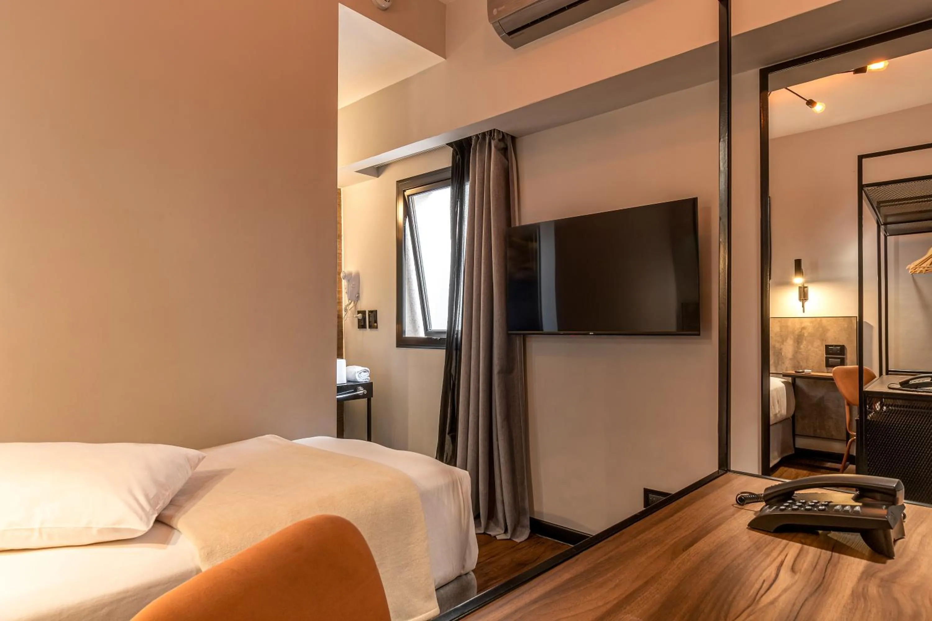 Bedroom, Bed in Up Barrio Norte