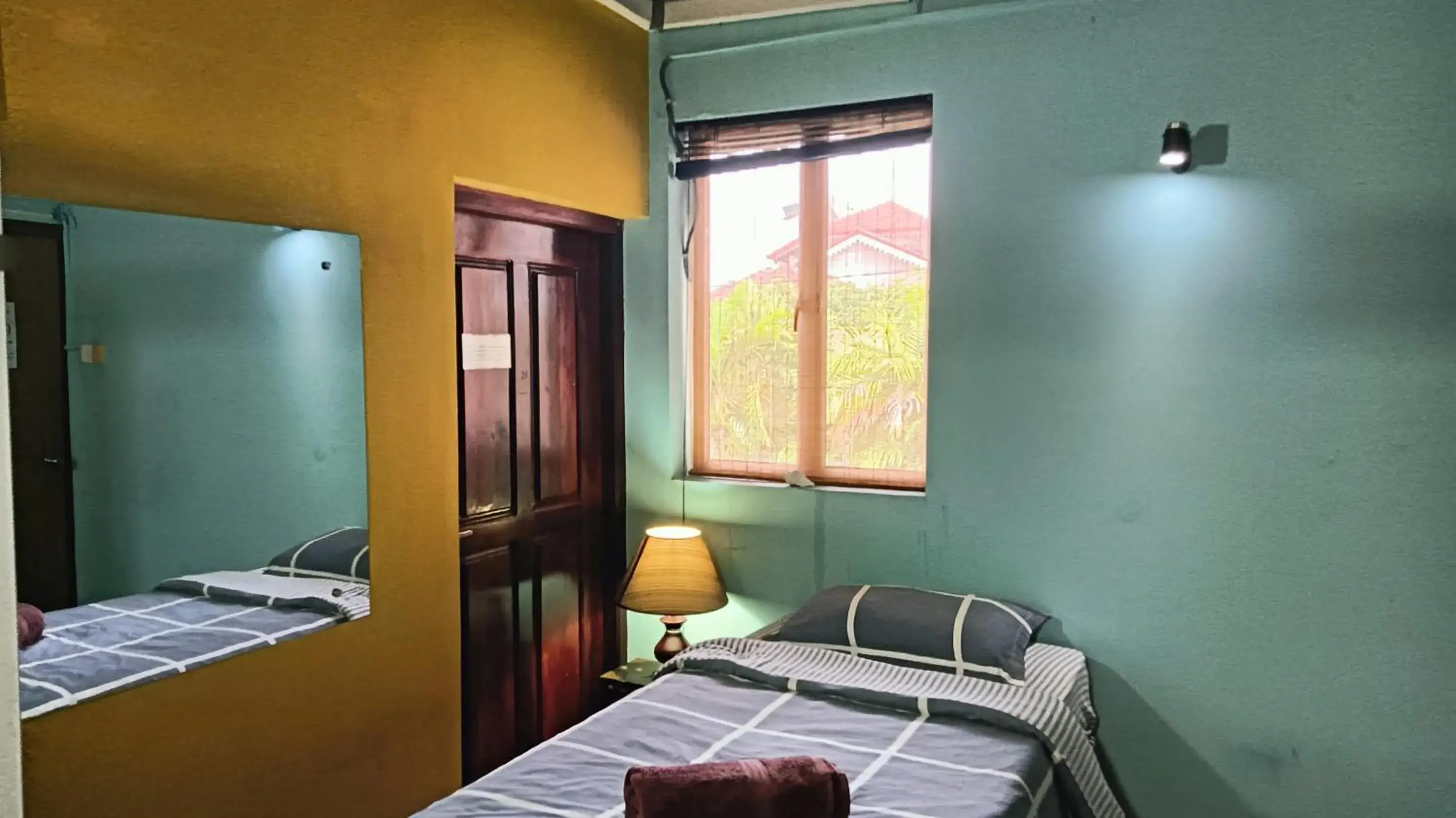 Single Room with Private Bathroom - single occupancy in Palms Villa Single Room with Private Bathroom - single occupancy in Palms Villa