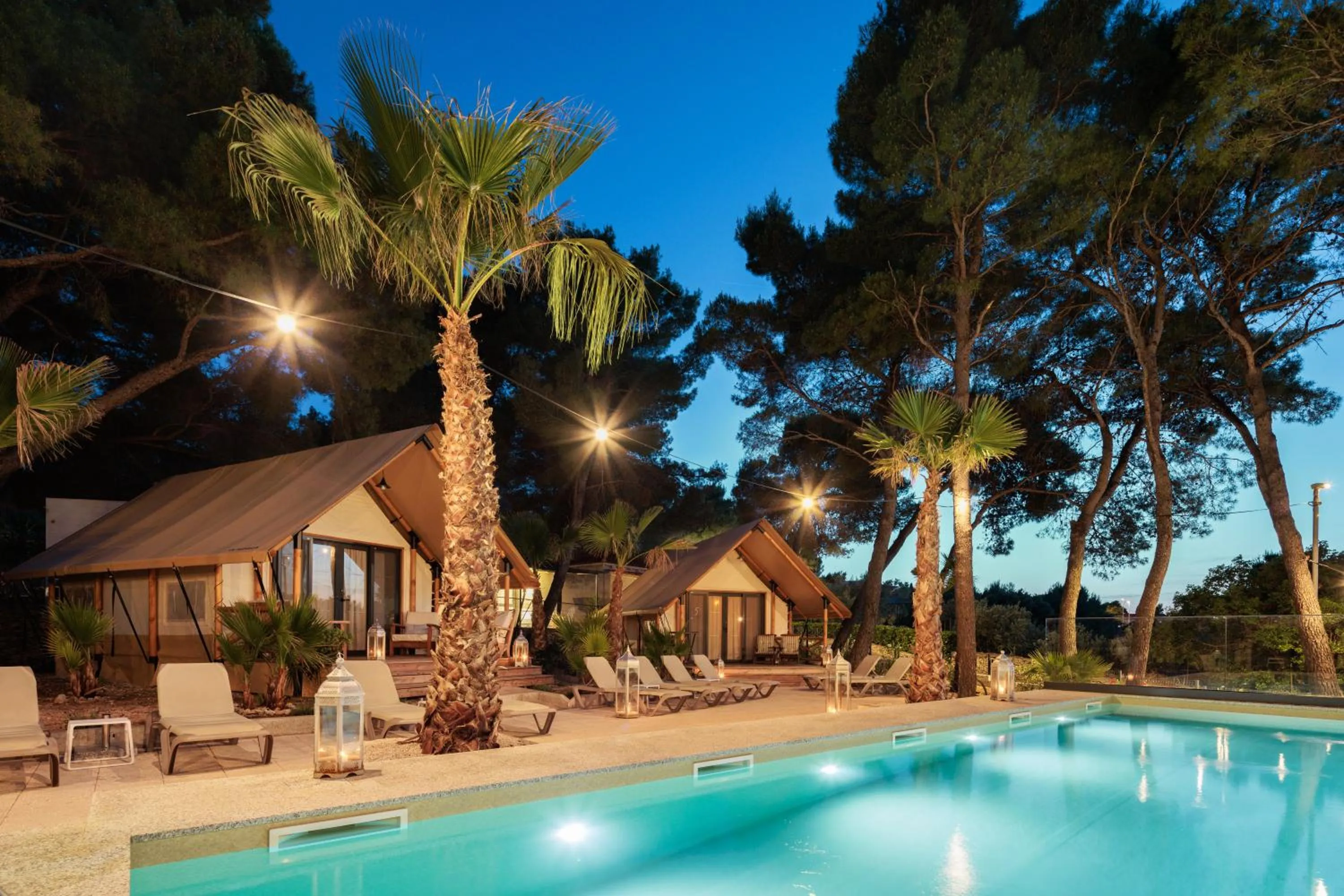 Swimming pool in Waterman Beach Village