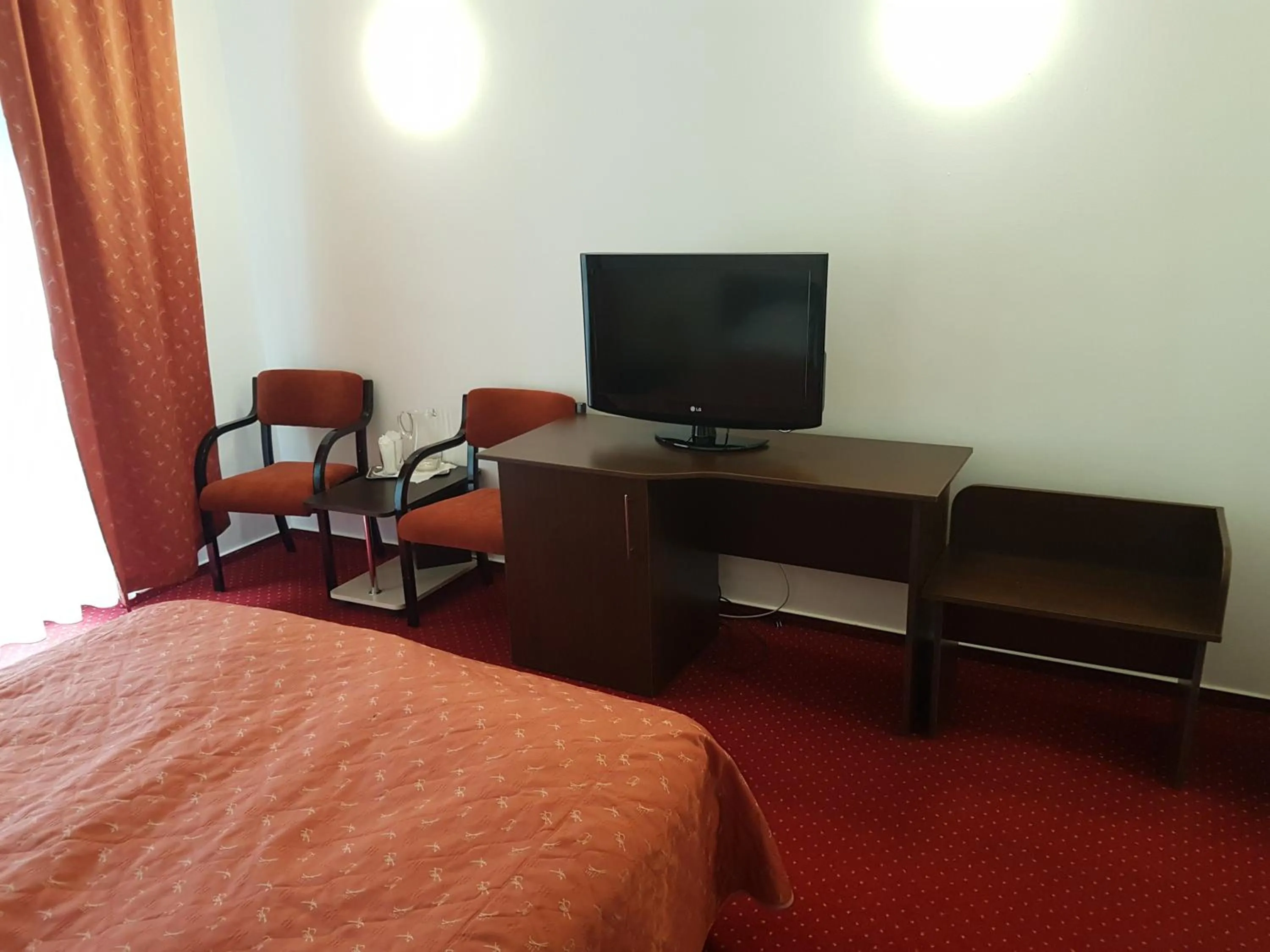 Photo of the whole room, Bed in Cristal Sinaia