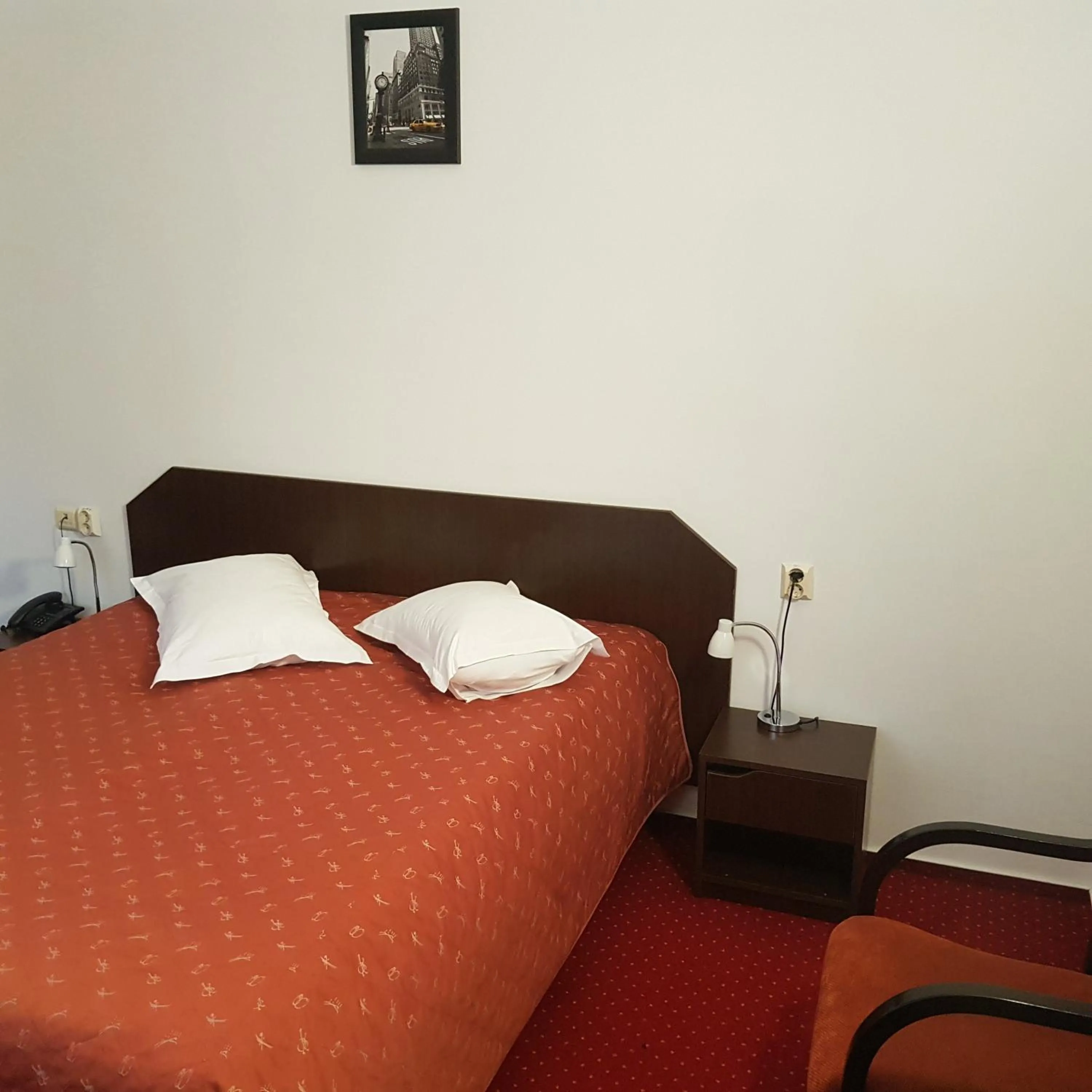 Photo of the whole room, Bed in Cristal Sinaia