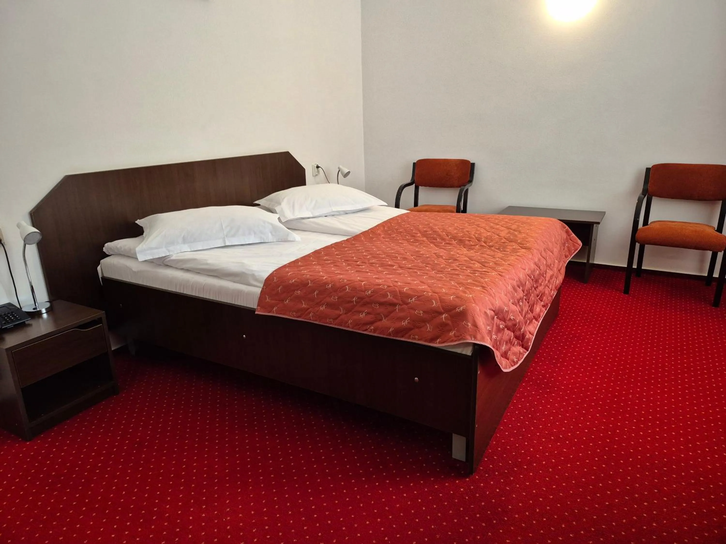 Photo of the whole room, Bed in Cristal Sinaia