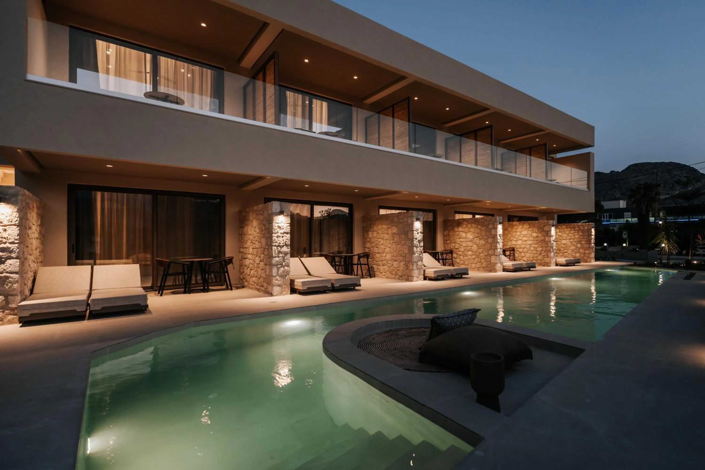 Night in AMÉNTE Mindful Stay