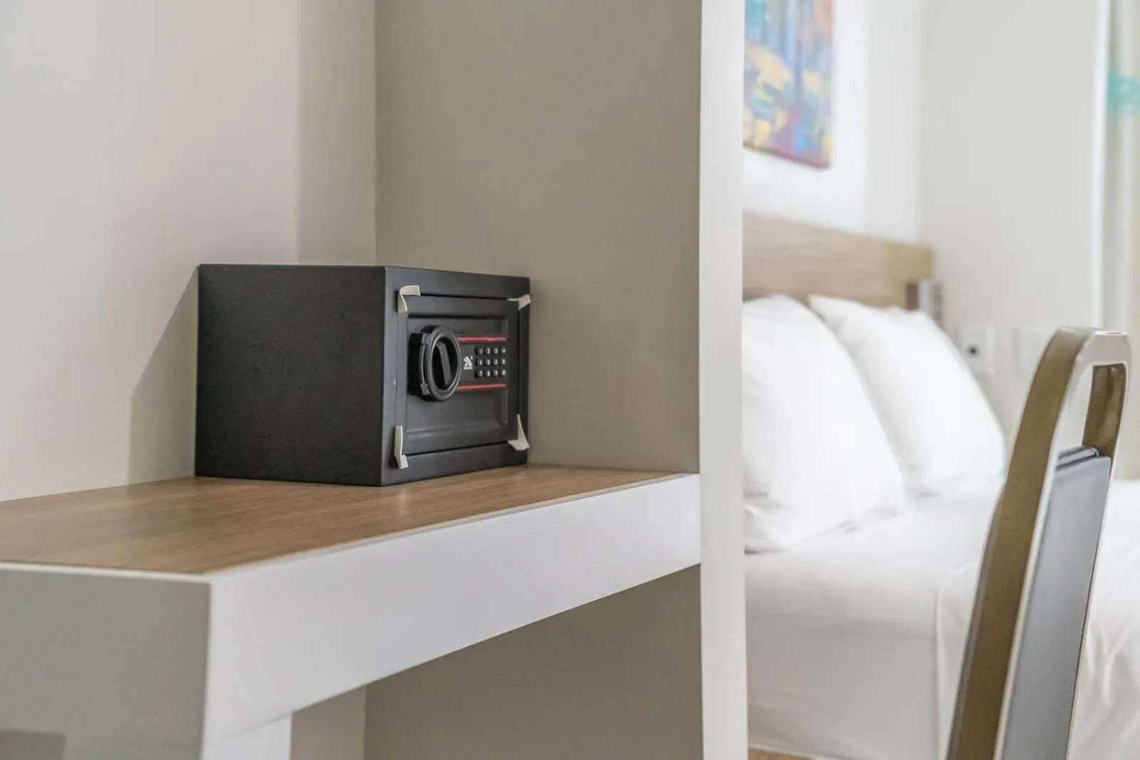 safe, Bed in The Biscayne Hotel