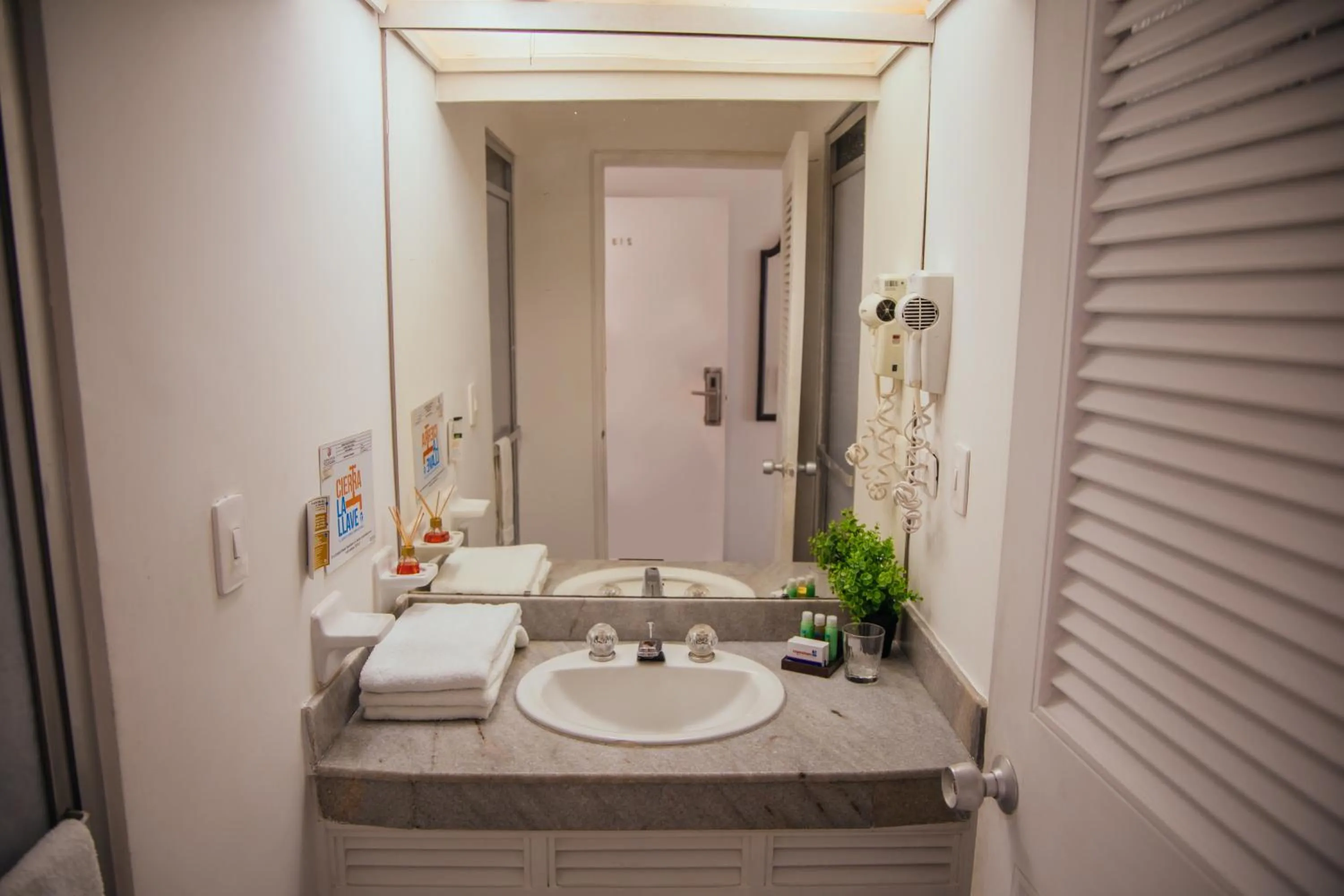 Bathroom in Hotel Estación by Destino Pacifico