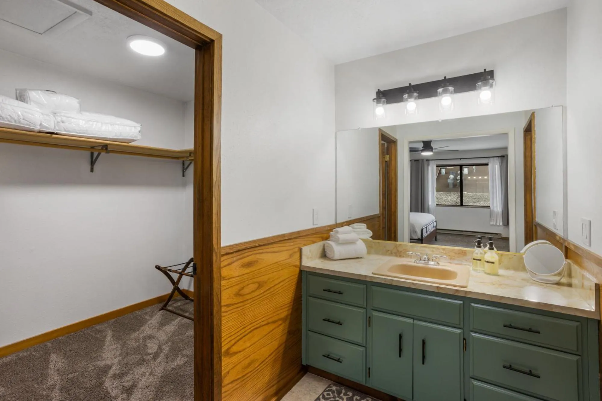 Bathroom in Otter's Den