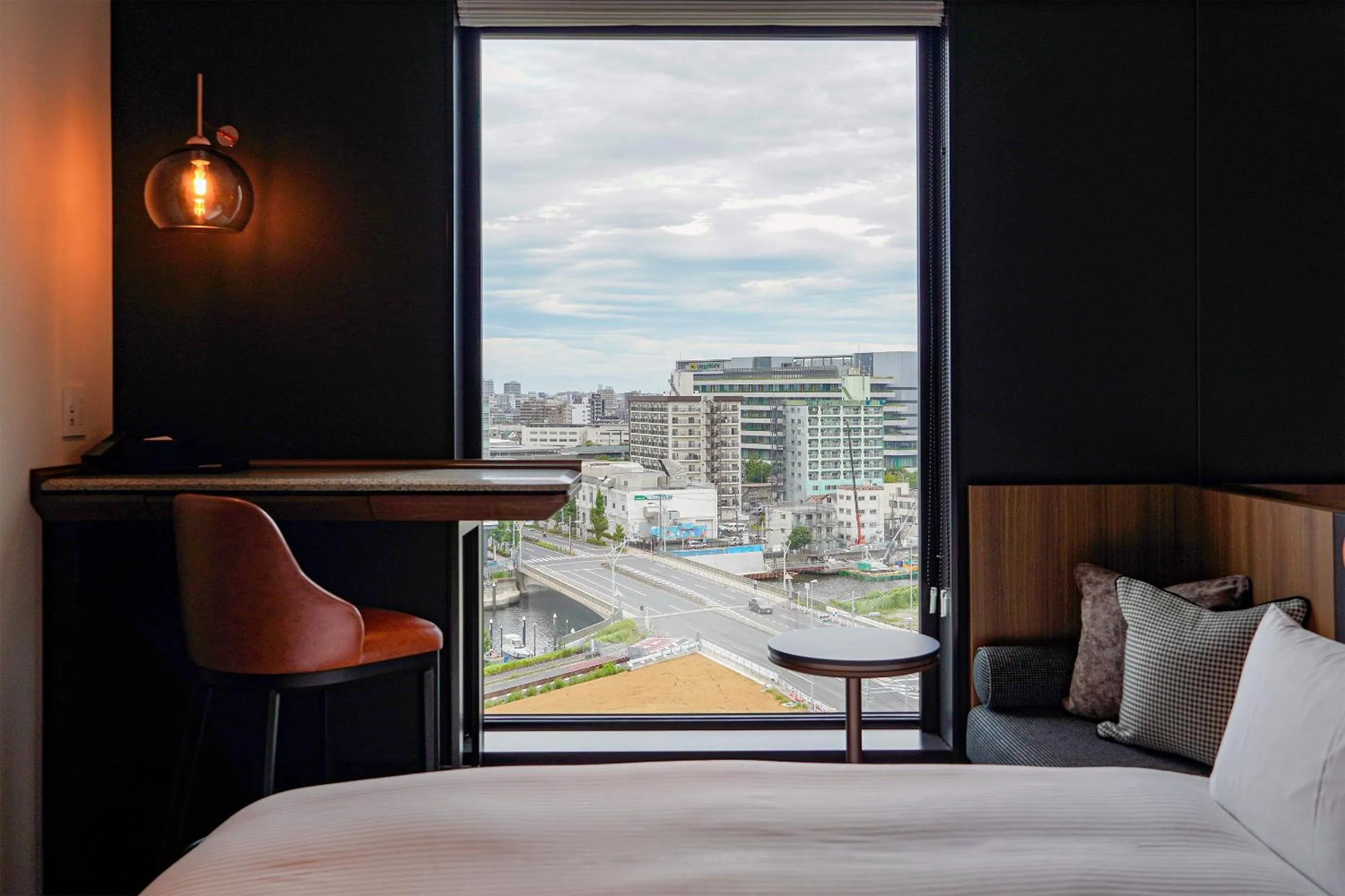 View (from property/room), Bed in Hotel Metropolitan Tokyo Haneda