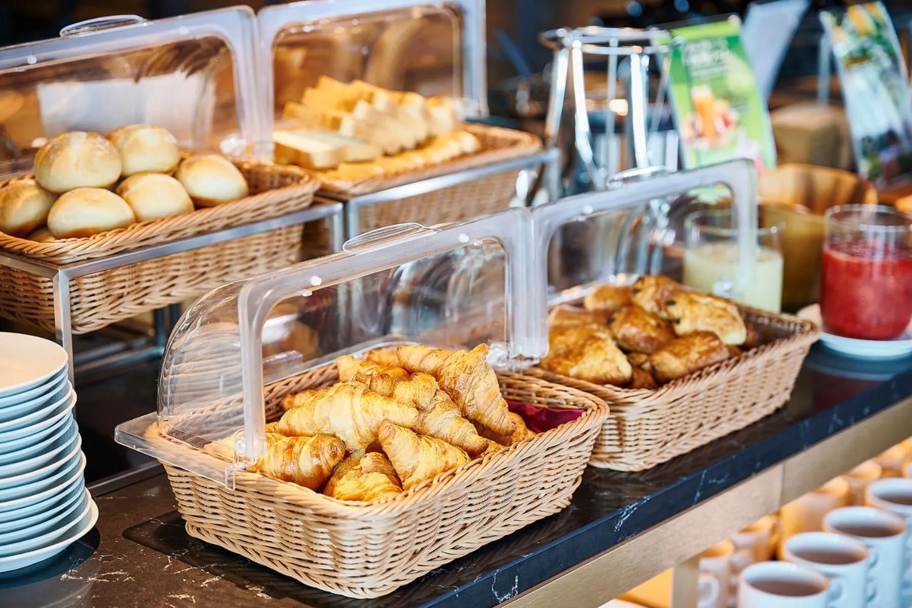 Restaurant/places to eat in Hotel Metropolitan Tokyo Haneda